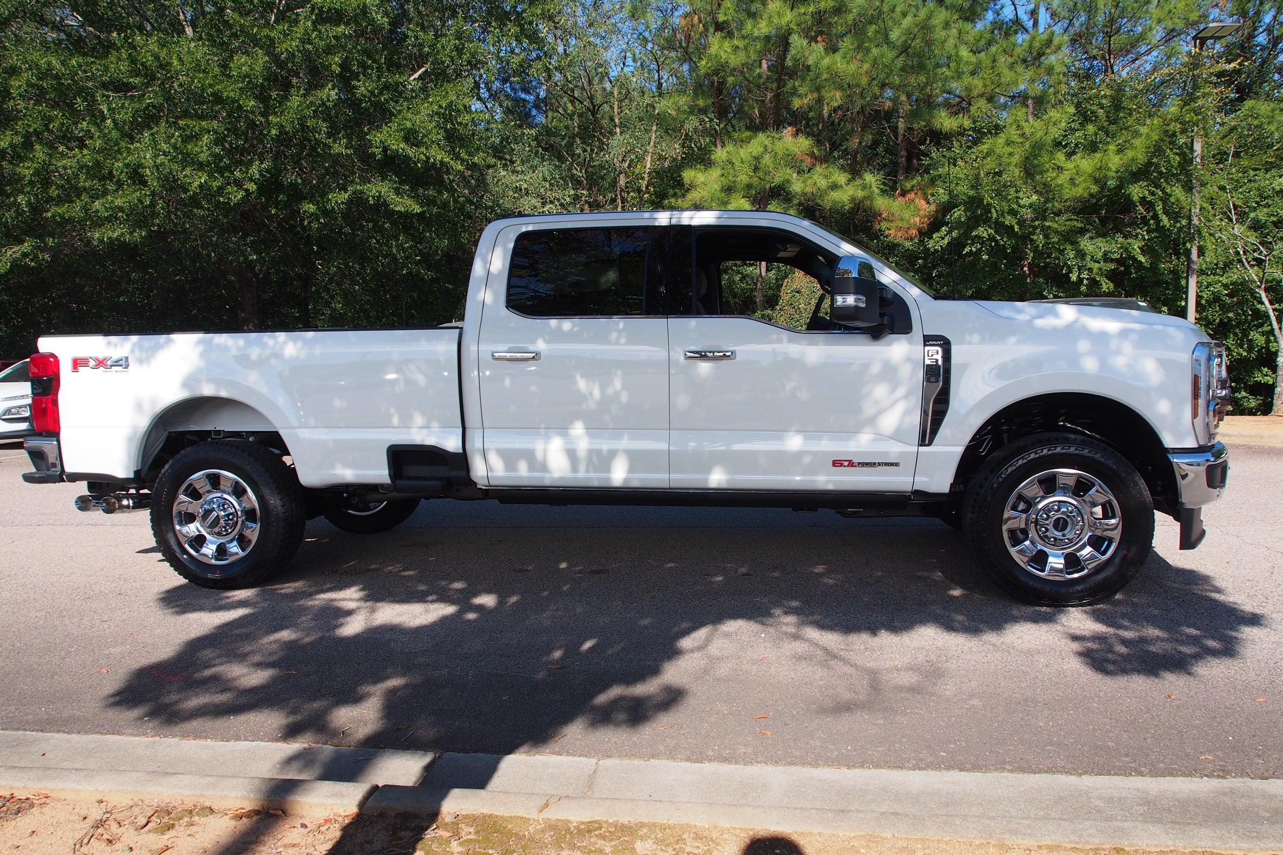2027 Ford Super Duty F-350 SRW LARIAT