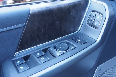 2027 Ford Super Duty F-350 SRW LARIAT