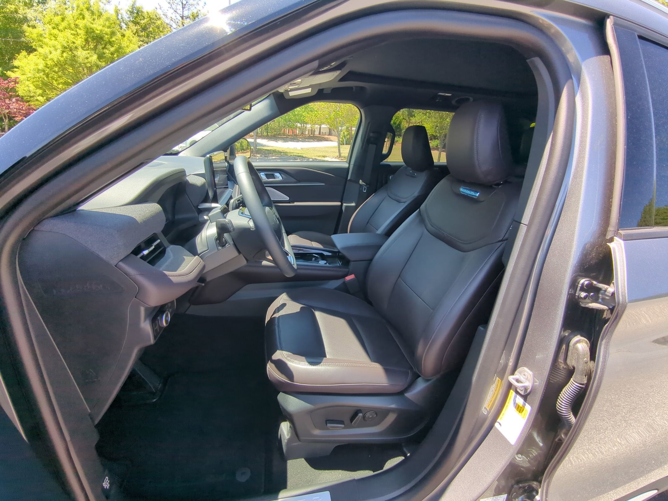2026 Ford Explorer Platinum - Crossroads Courtesy Demo