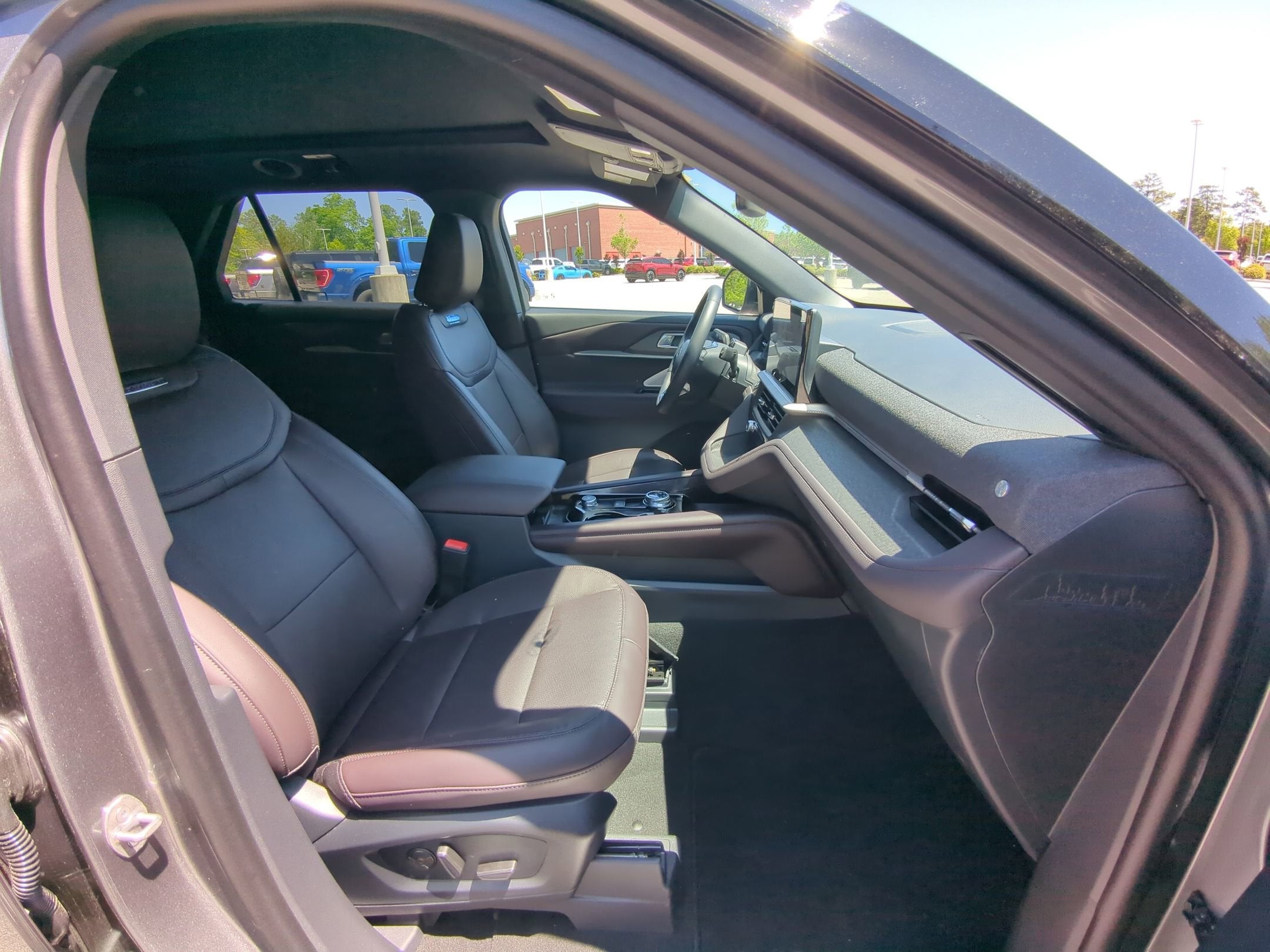 2026 Ford Explorer Platinum - Crossroads Courtesy Demo