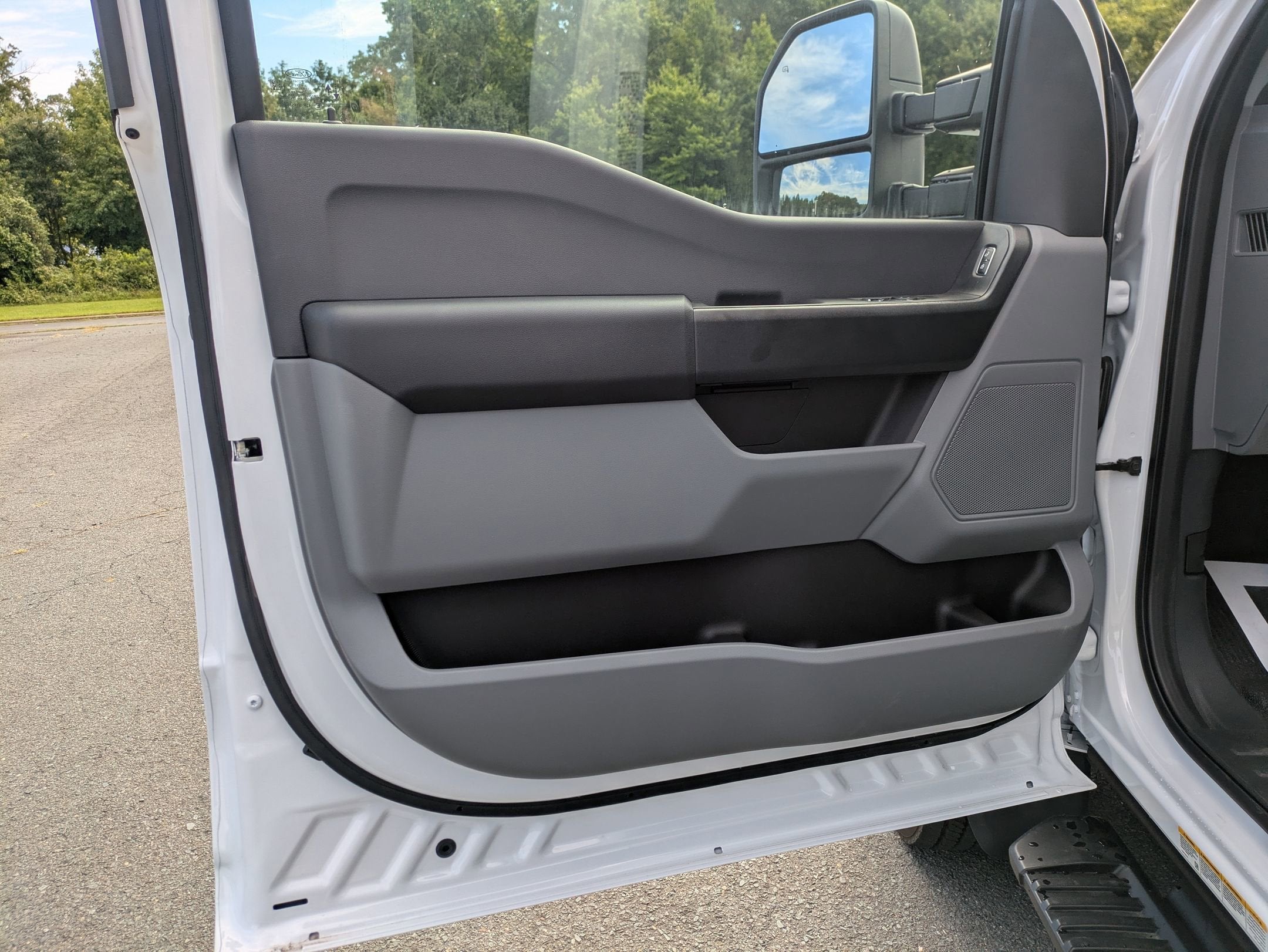 2025 Ford Super Duty F-550 DRW XL