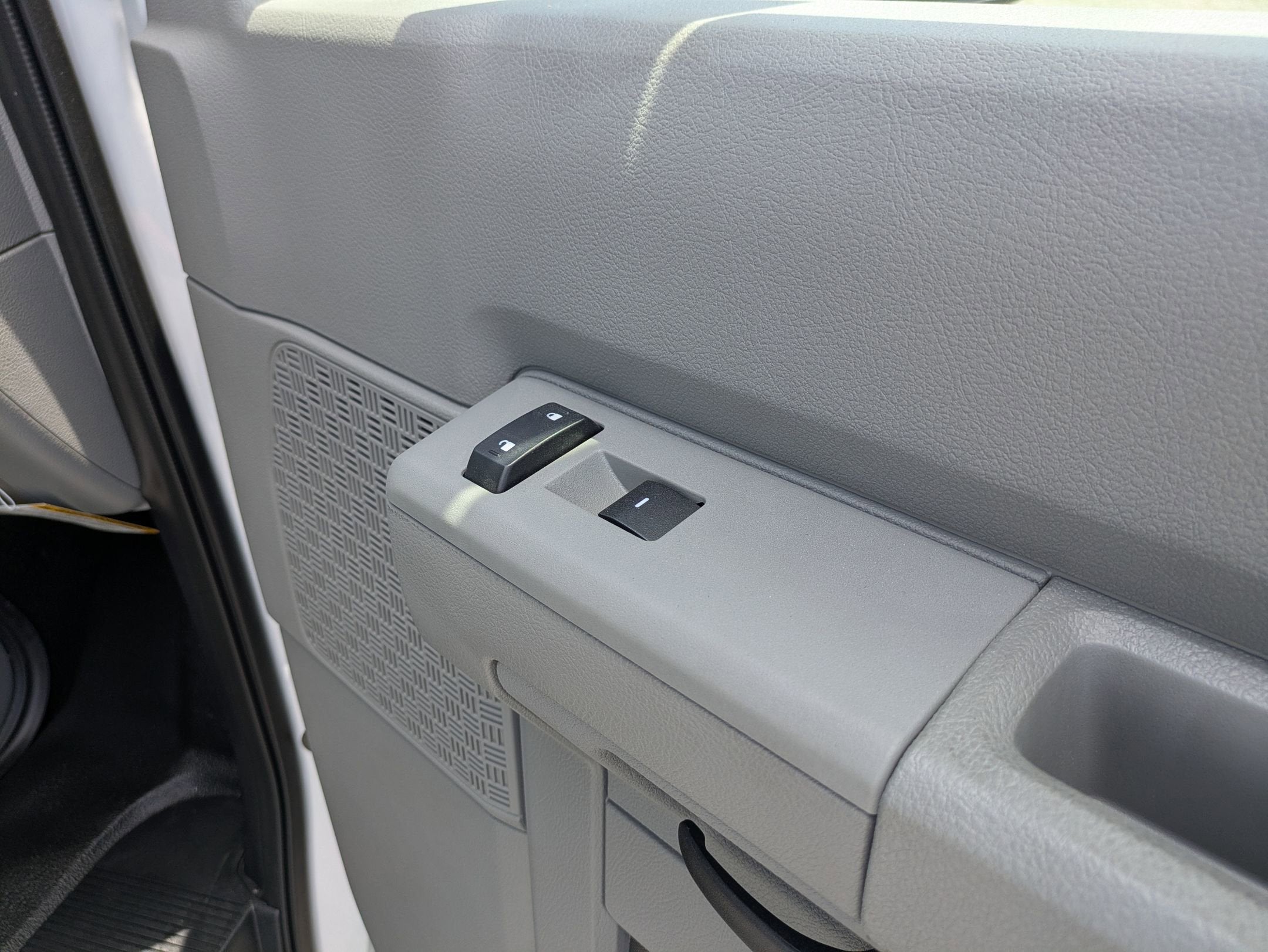 2026 Ford E-Series Cutaway Base