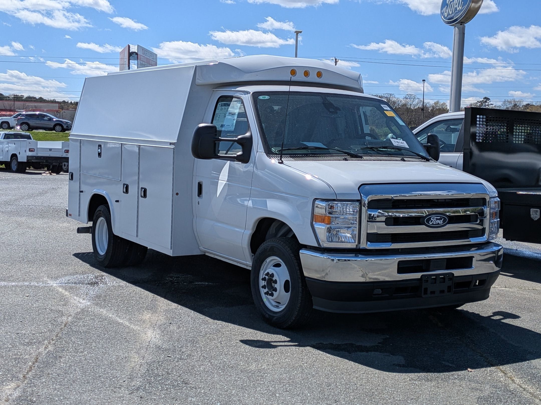 2027 Ford E-Series Cutaway Base