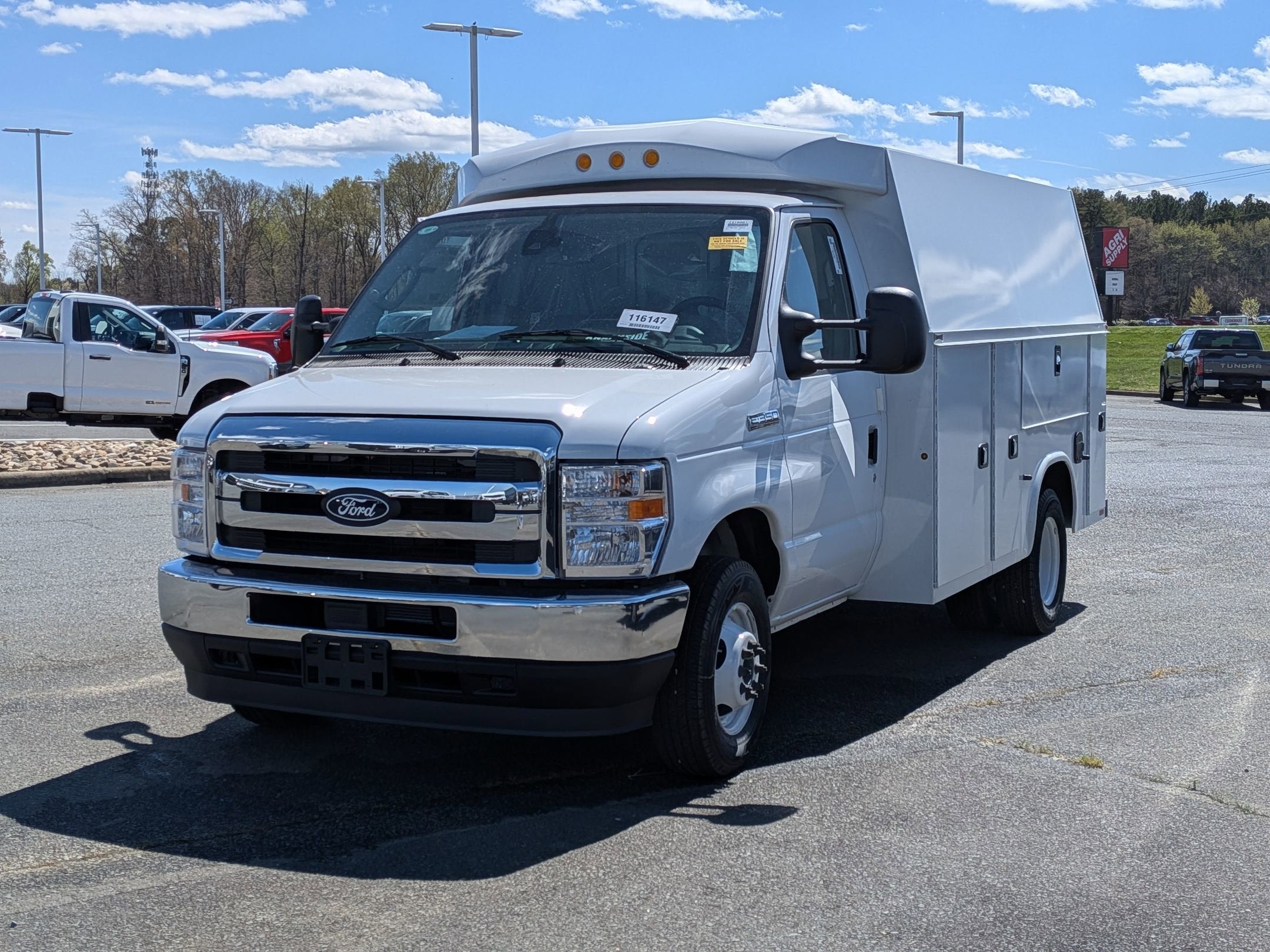 2027 Ford E-Series Cutaway Base