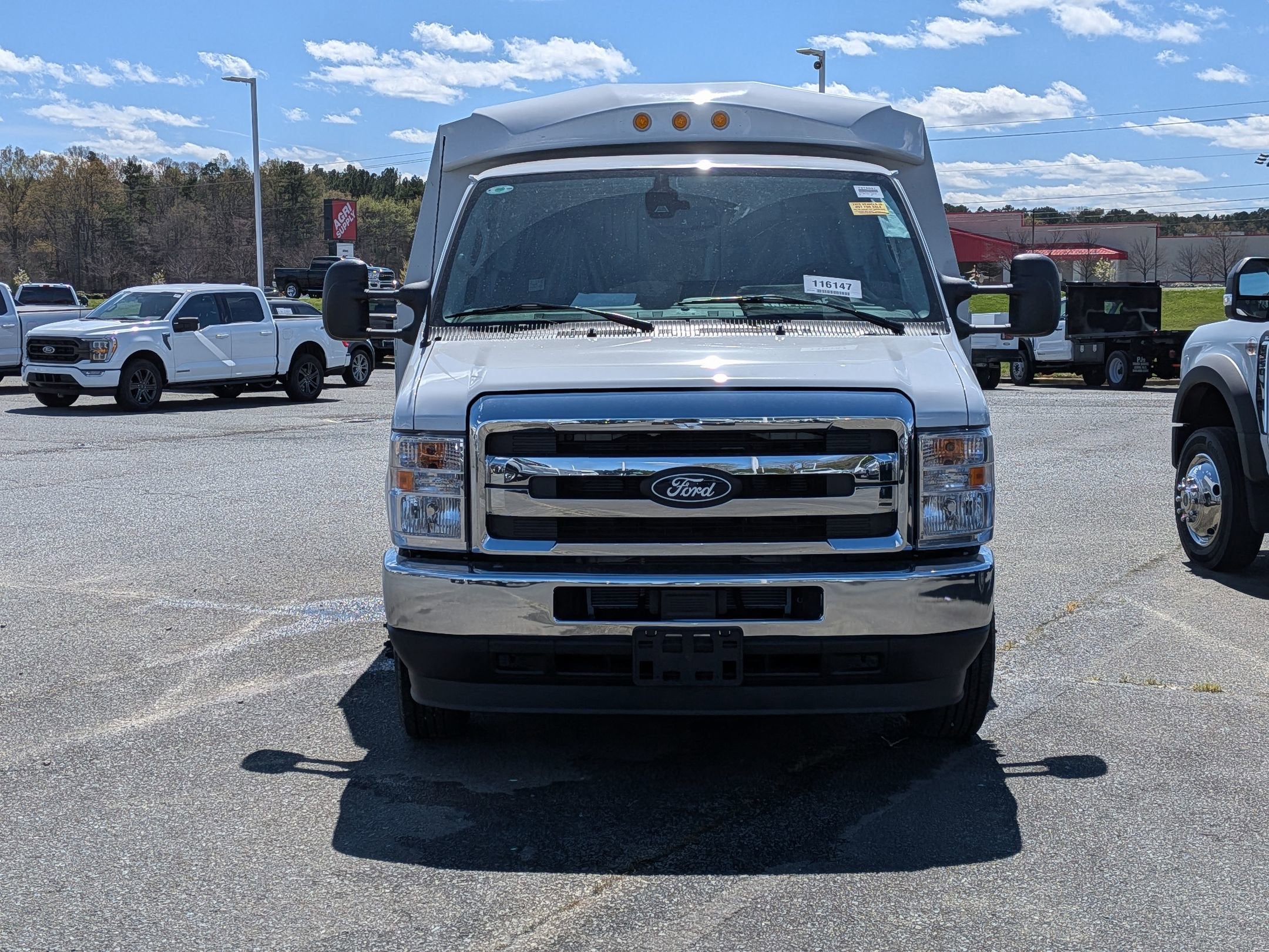 2027 Ford E-Series Cutaway Base