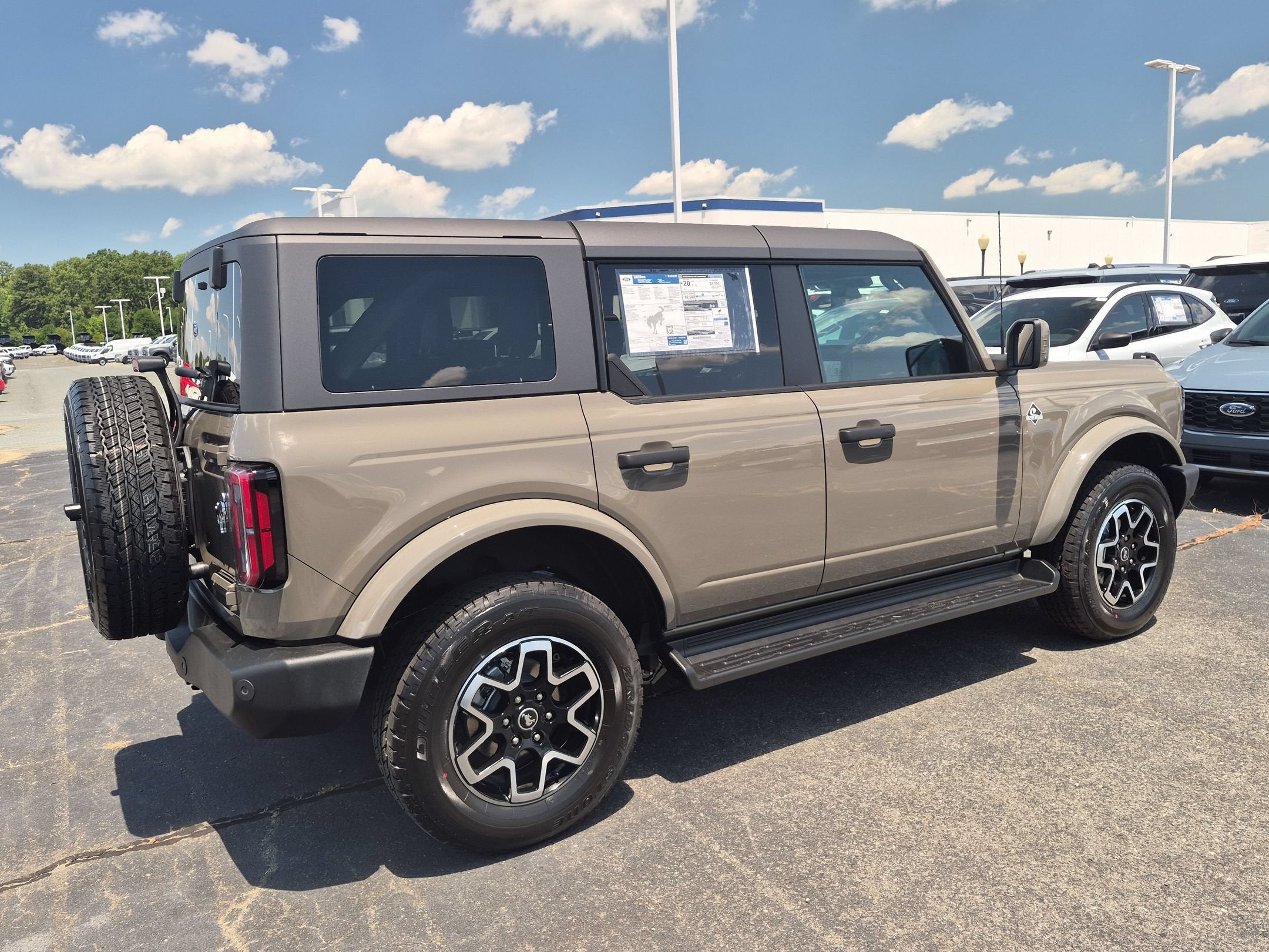2026 Ford Bronco Outer Banks