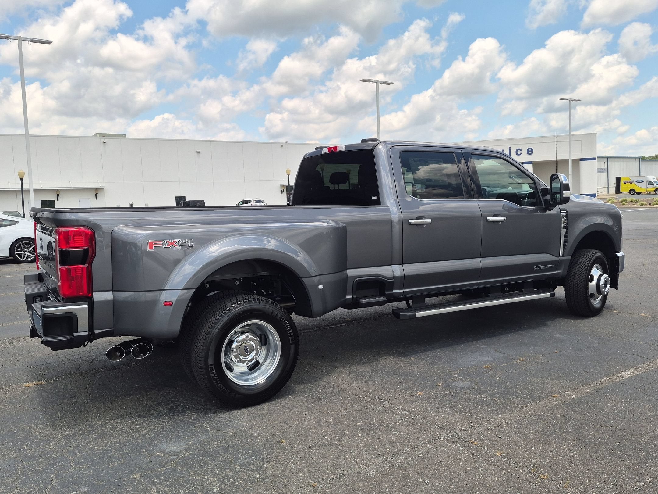 2026 Ford Super Duty F-350 DRW LARIAT