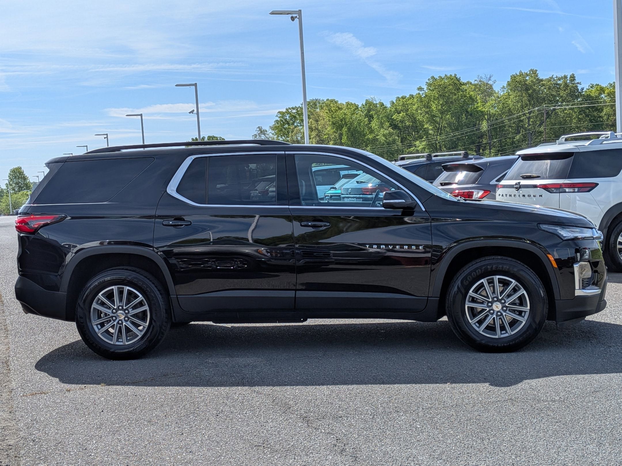 2022 Chevrolet Traverse LT Leather