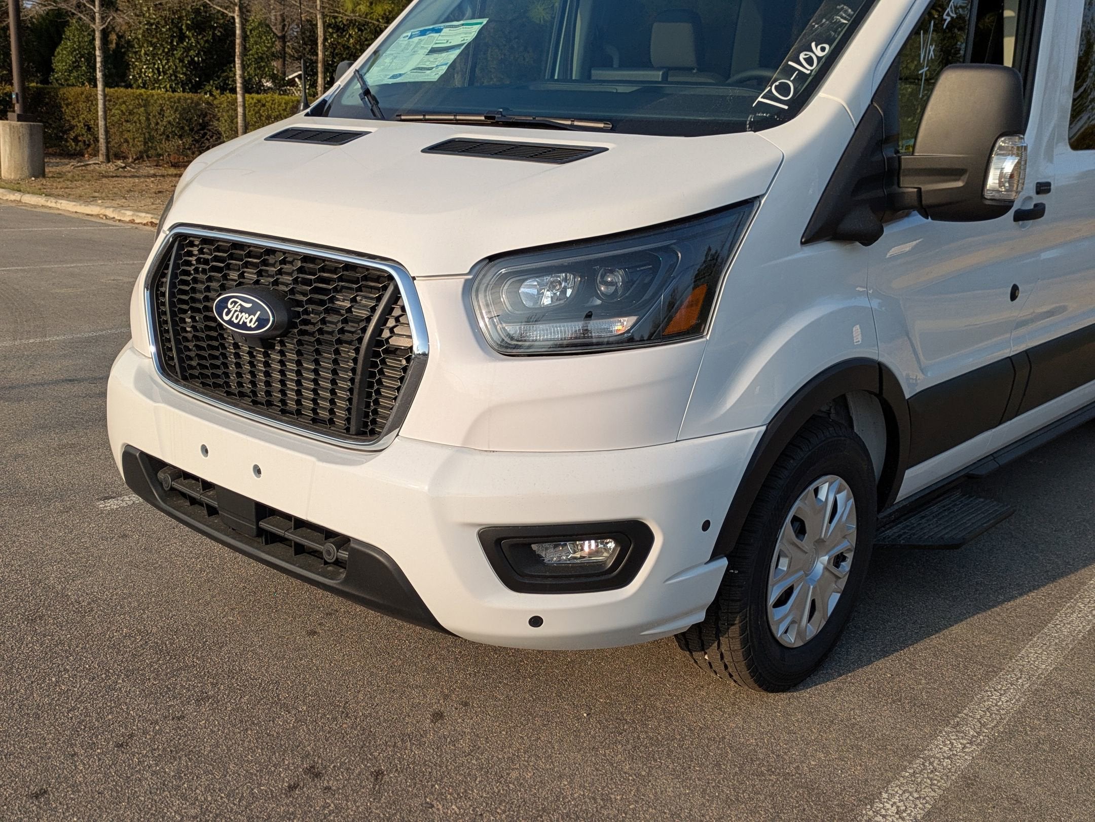2026 Ford Transit Passenger Wagon XLT