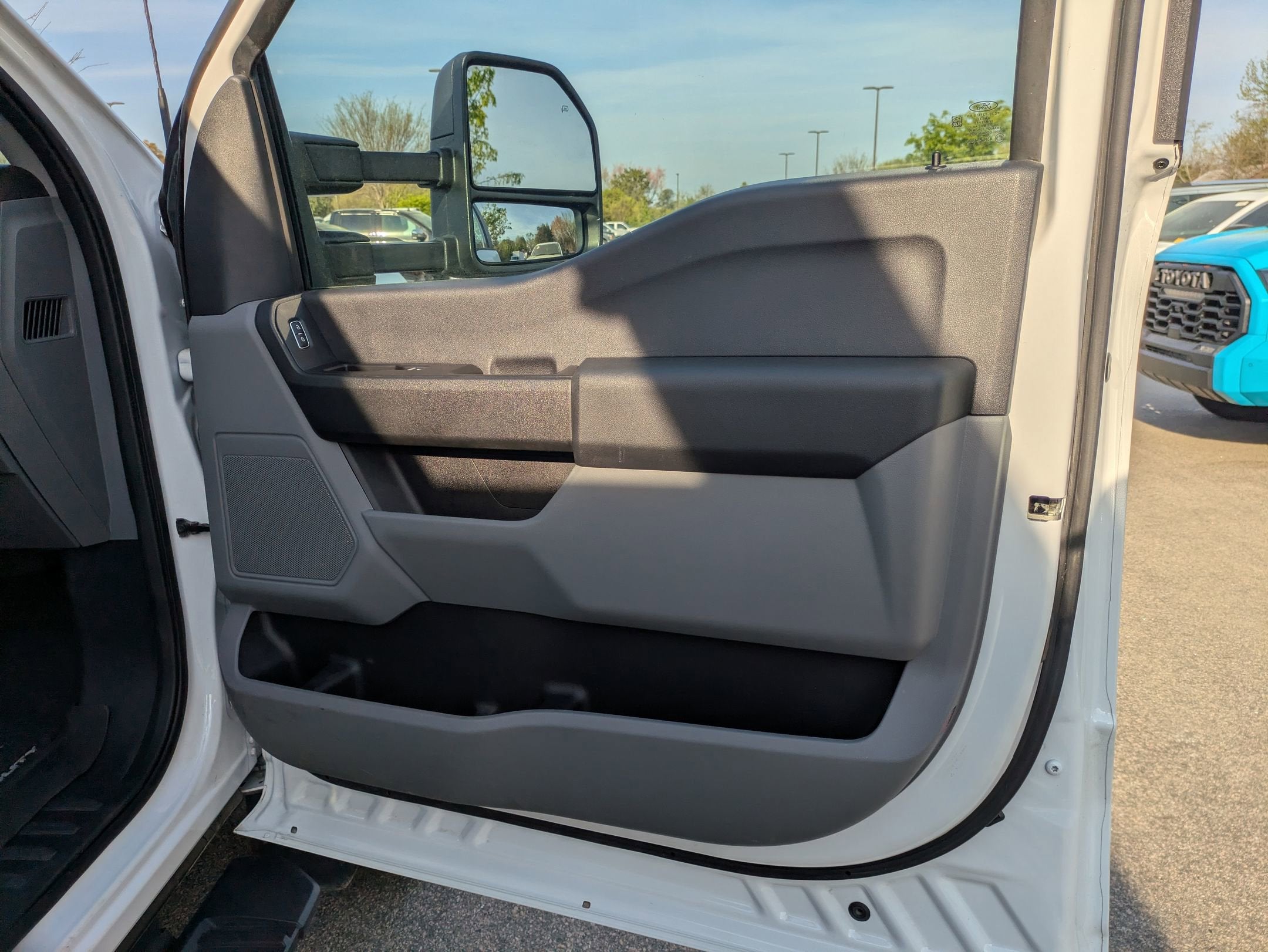 2024 Ford Super Duty F-550 DRW XL