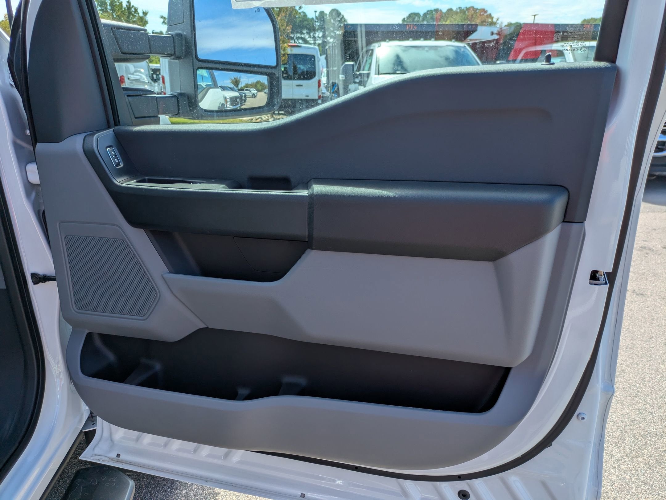 2025 Ford Super Duty F-550 DRW XL