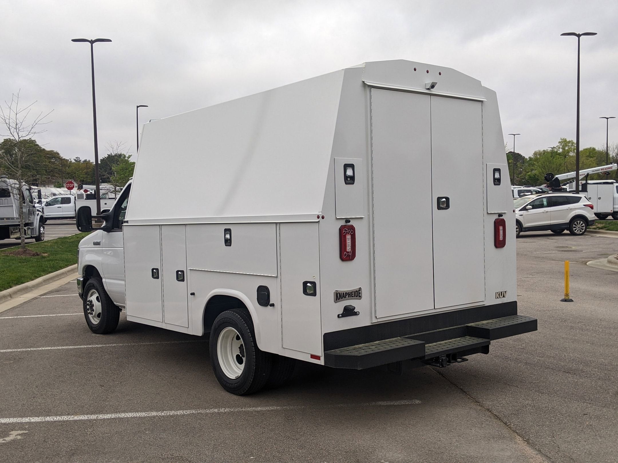 2025 Ford E-Series Cutaway E-350 SRW 138" WB