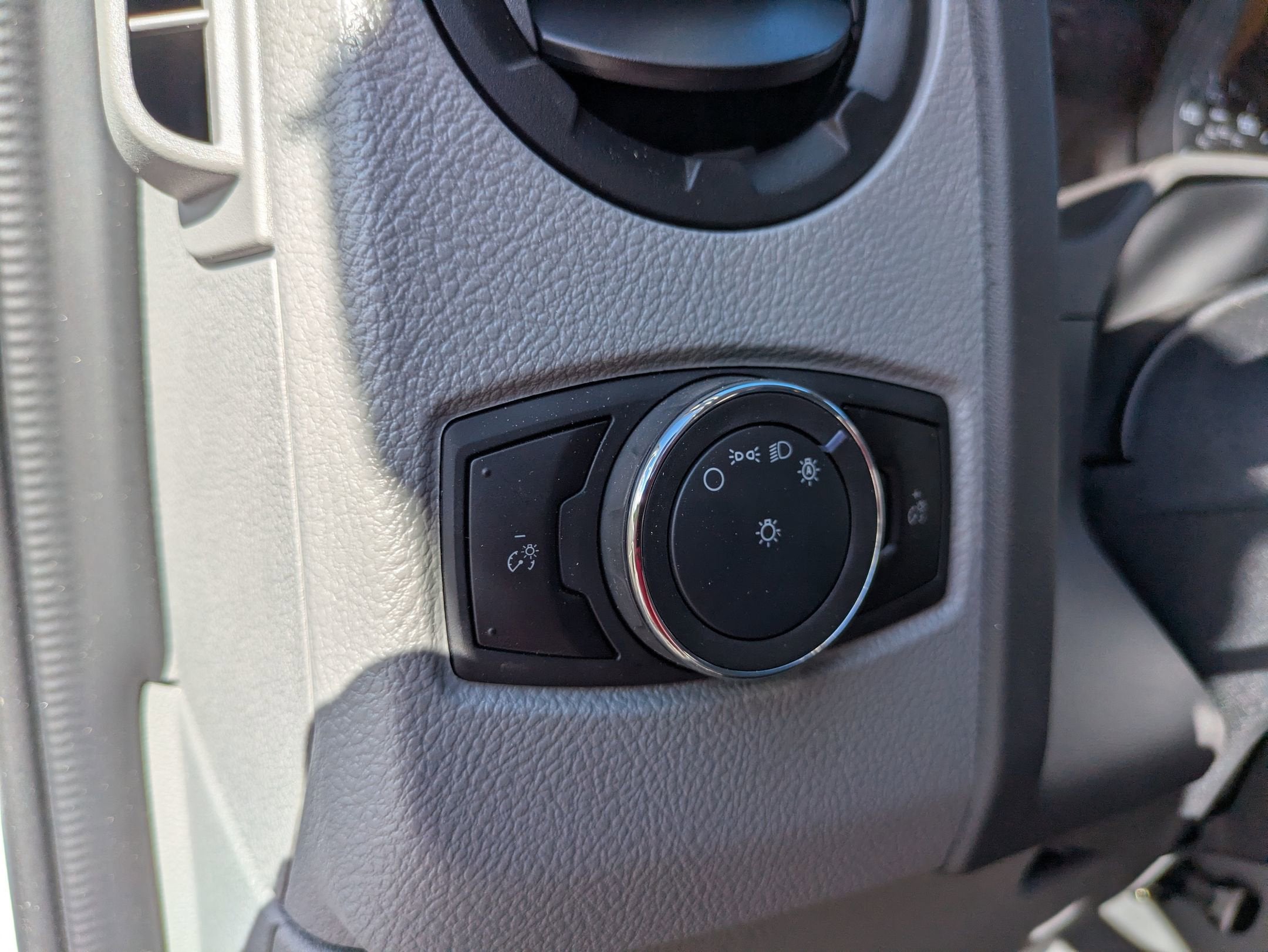 2027 Ford E-Series Cutaway Base