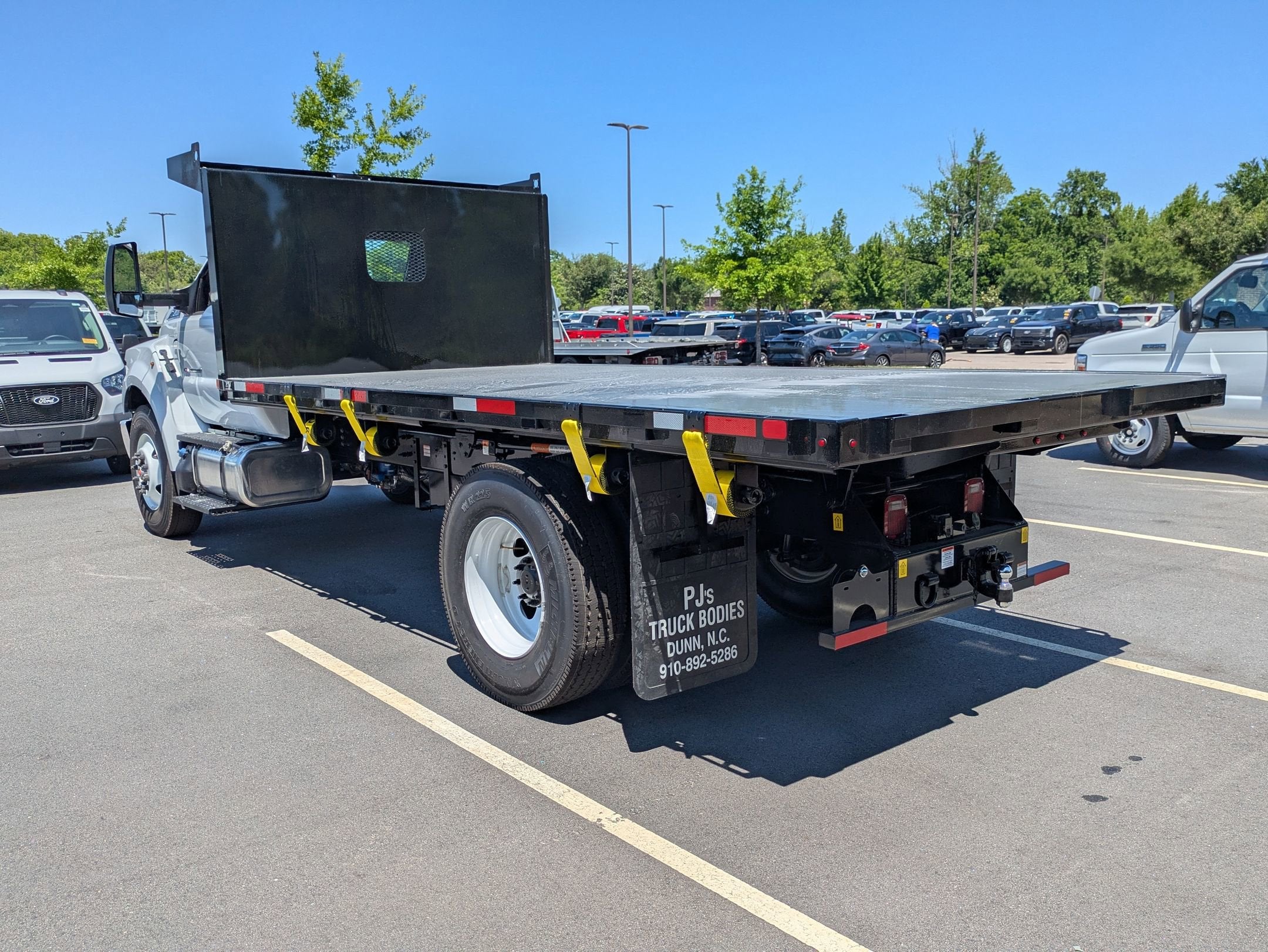 2027 Ford F-750SD Base