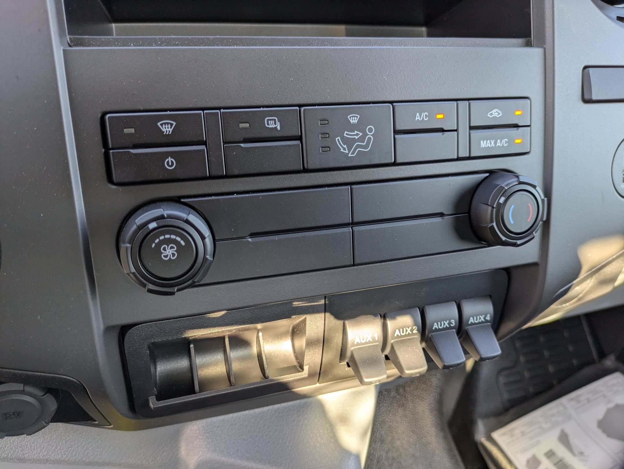 2027 Ford F-750SD Base