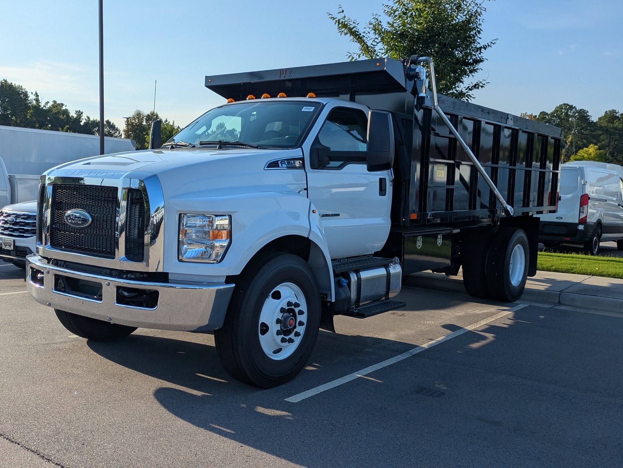 2027 Ford F-750SD Base