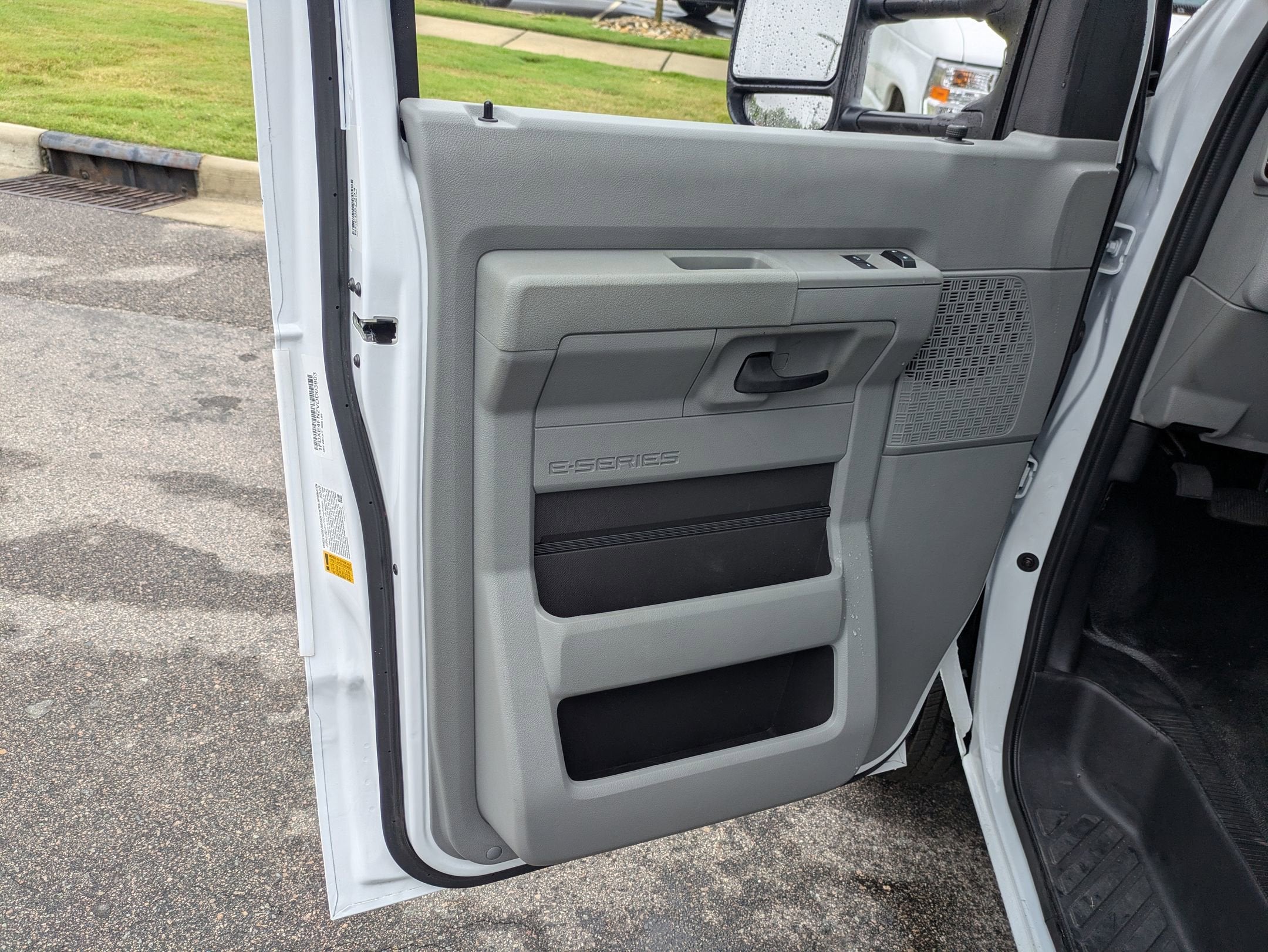 2027 Ford E-Series Cutaway Base
