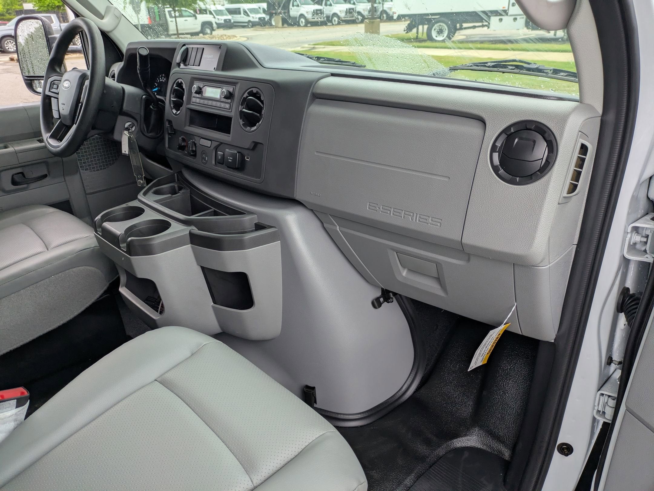 2027 Ford E-Series Cutaway Base