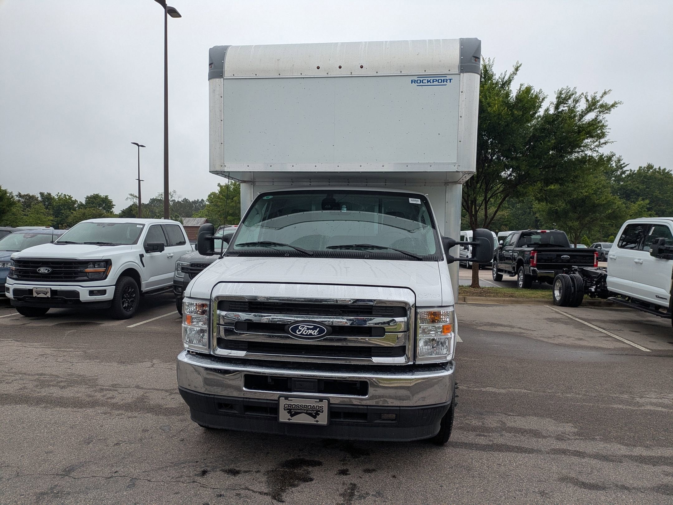 2027 Ford E-Series Cutaway Base