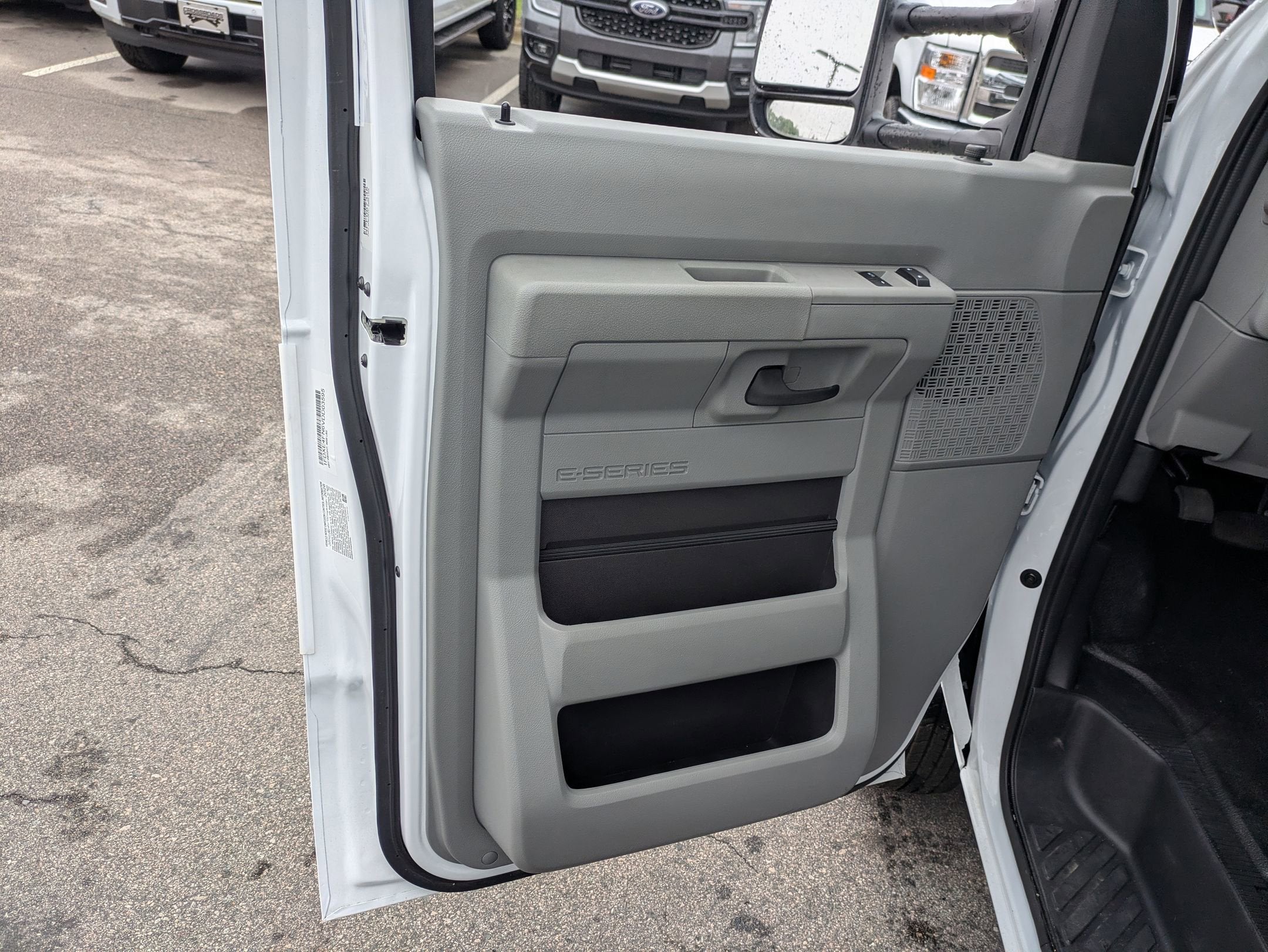 2027 Ford E-Series Cutaway Base