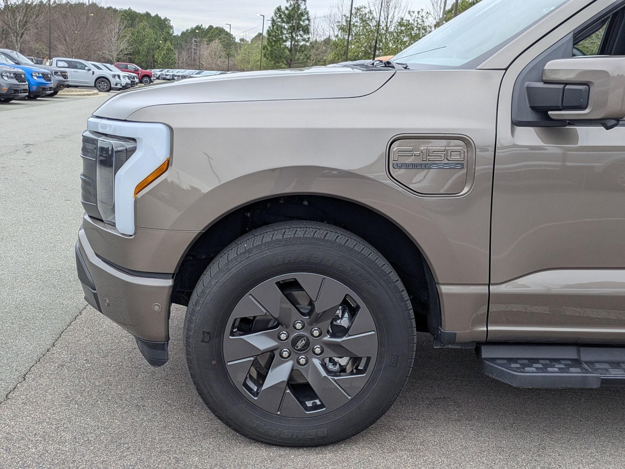 2023 Ford F-150 Lightning LARIAT