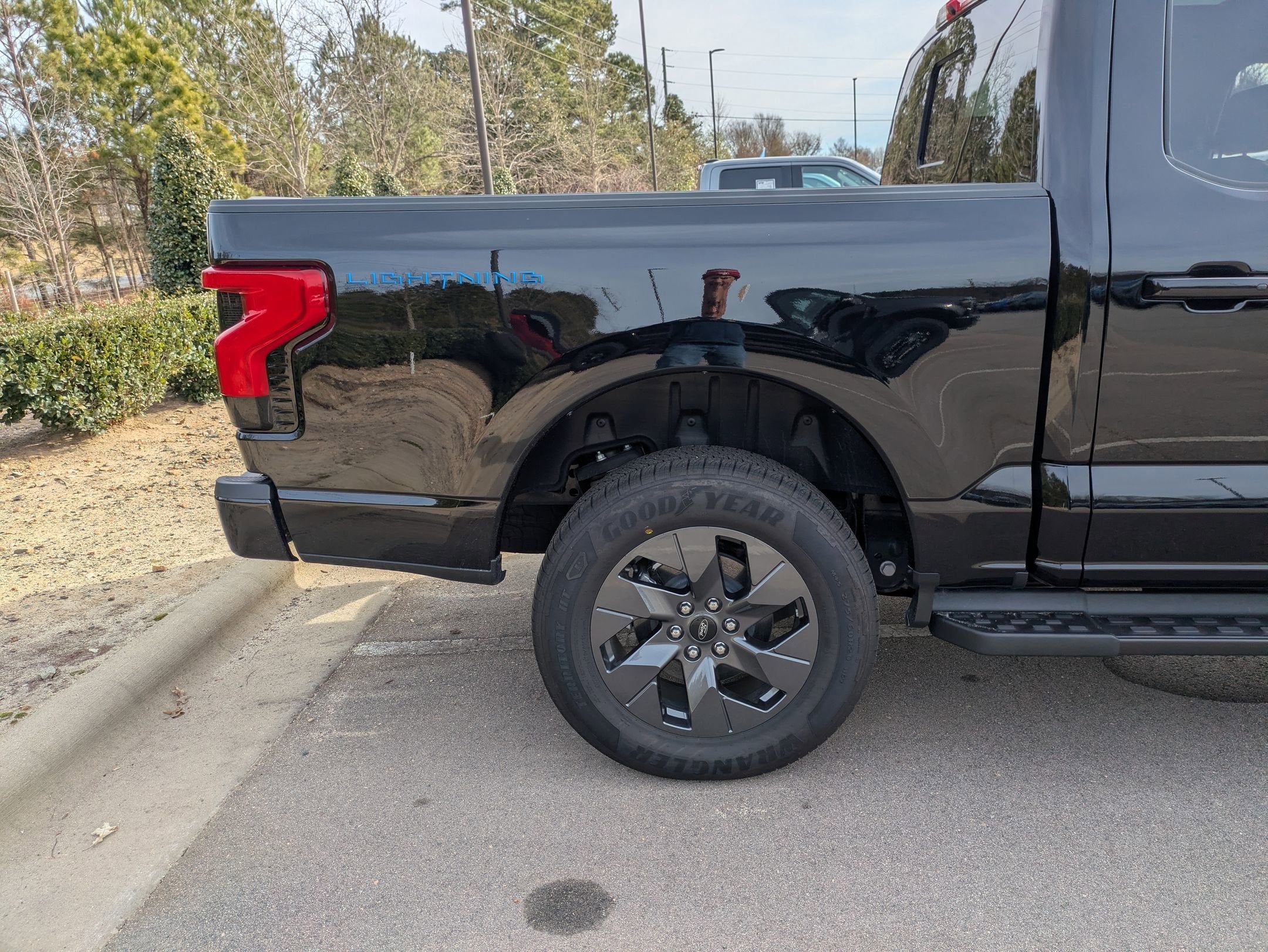 2025 Ford F-150 Lightning LARIAT