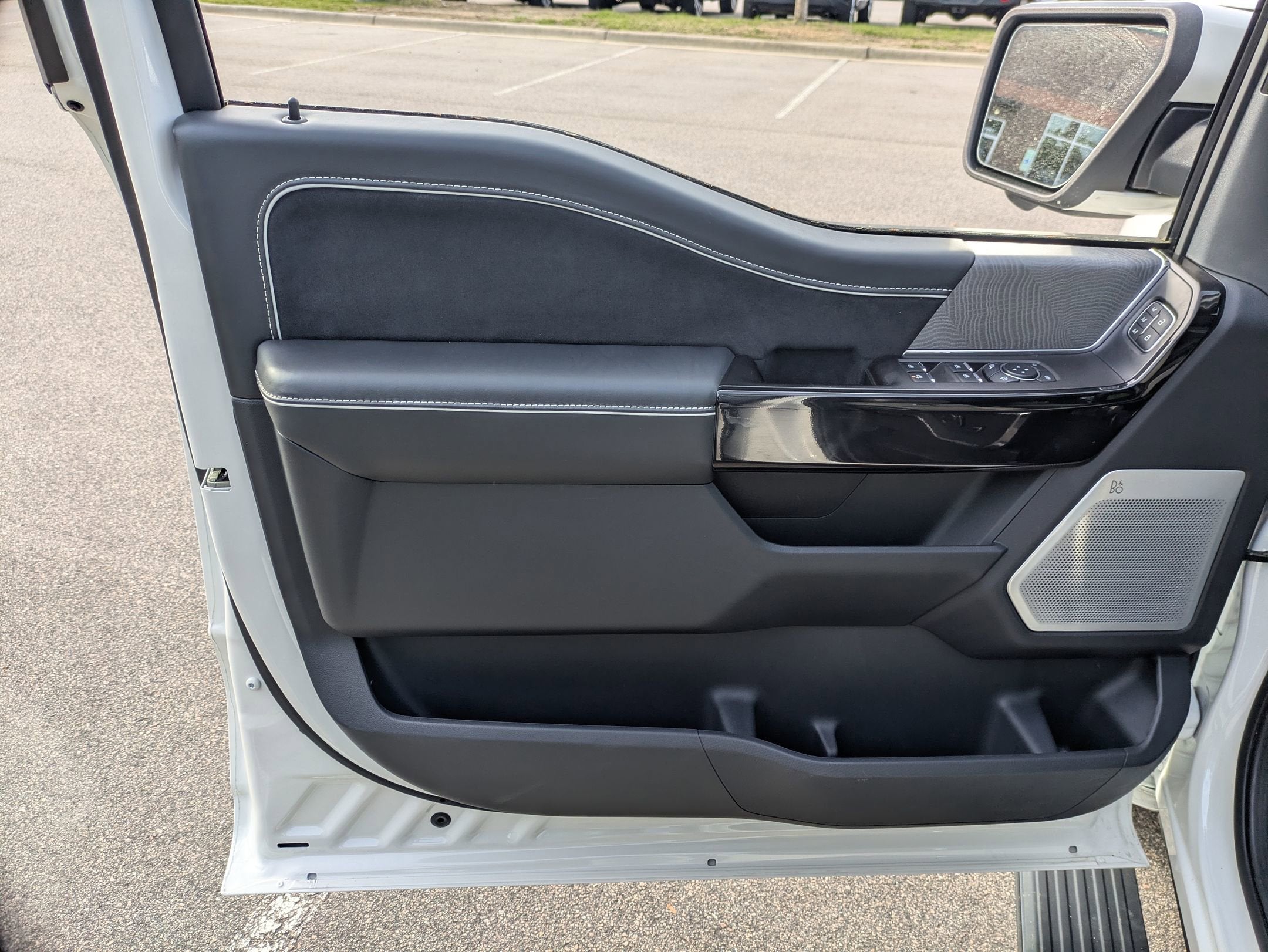 2024 Ford F-150 Lightning Platinum