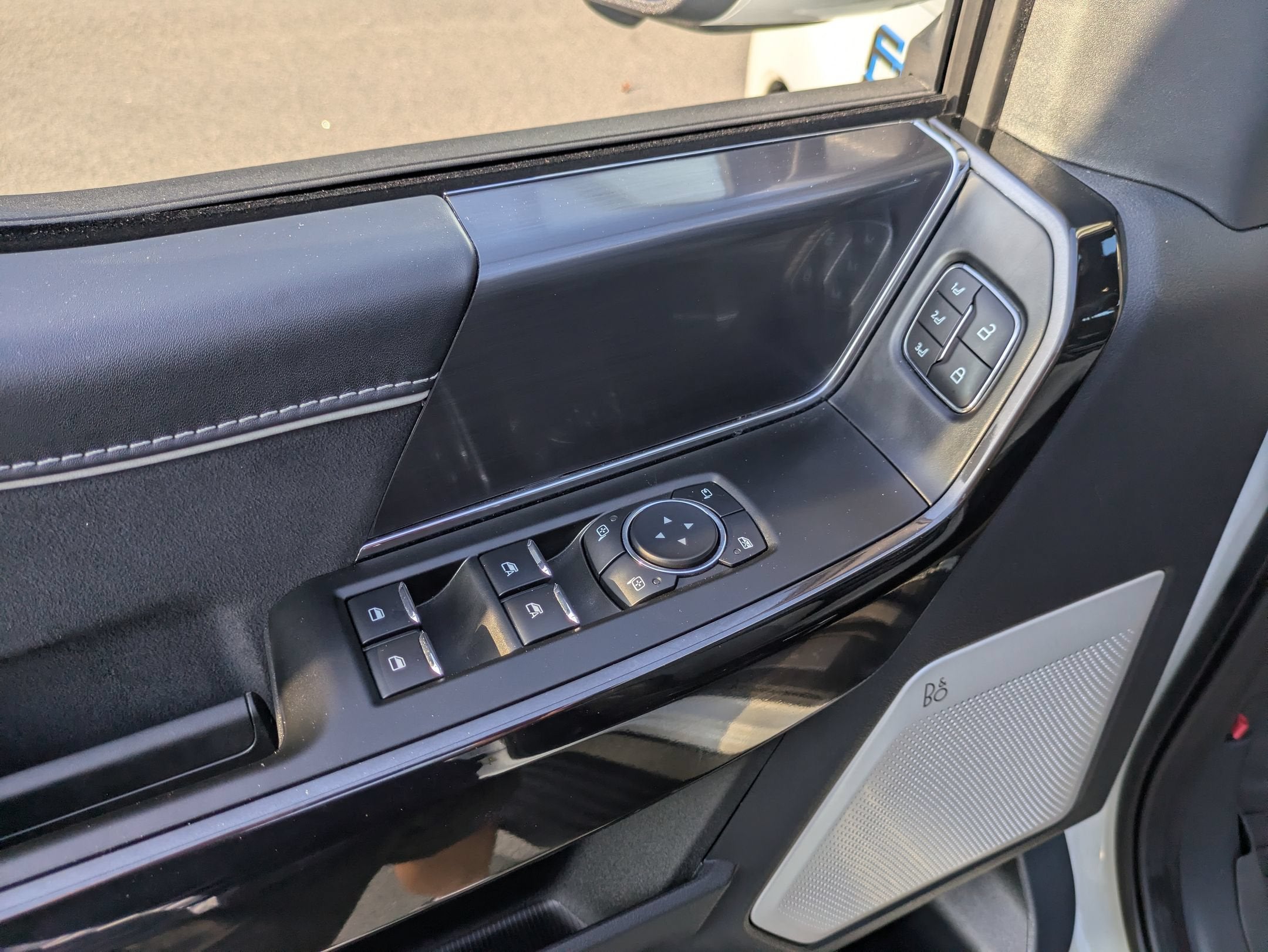 2025 Ford F-150 Lightning Platinum
