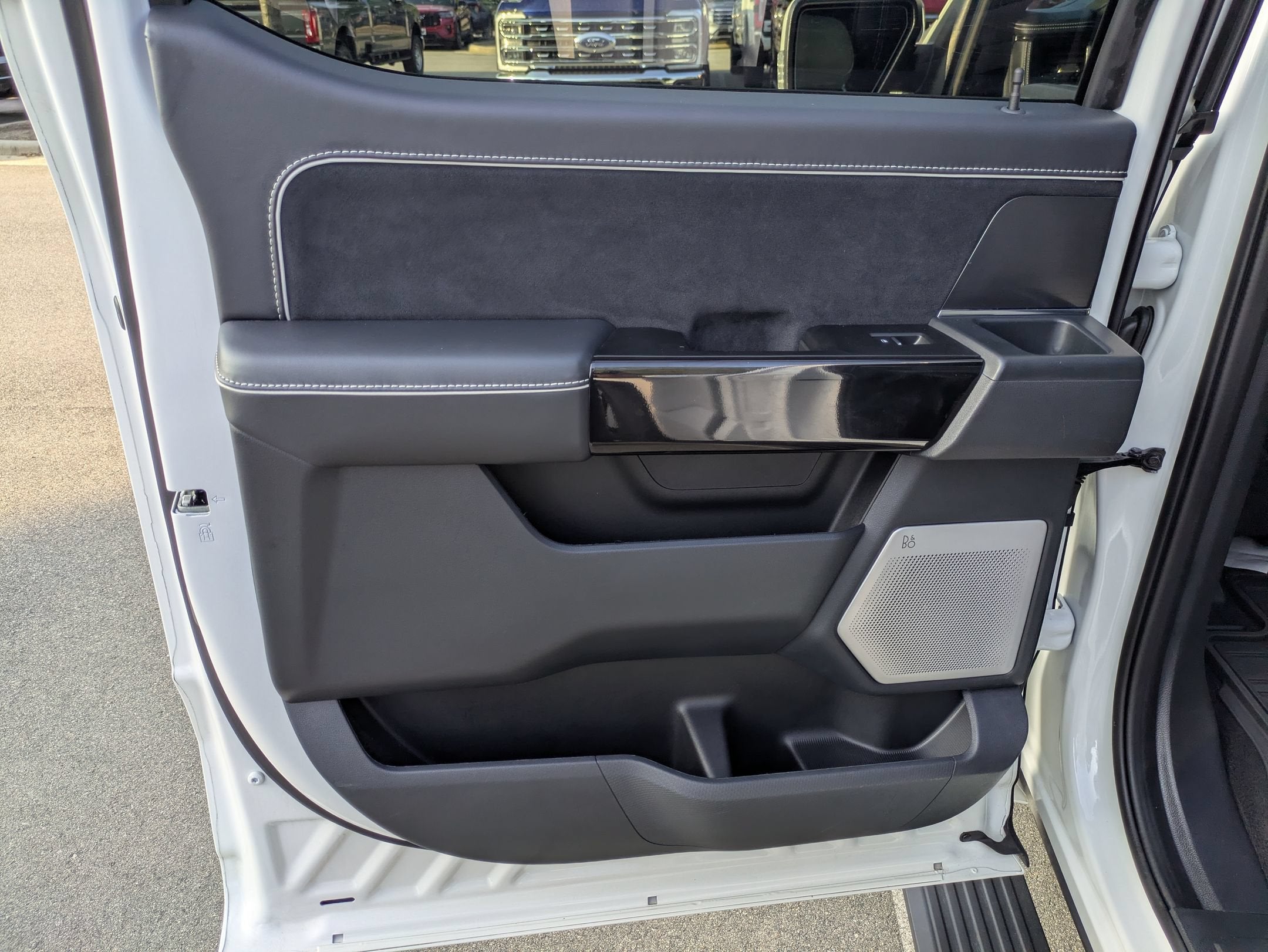 2025 Ford F-150 Lightning Platinum