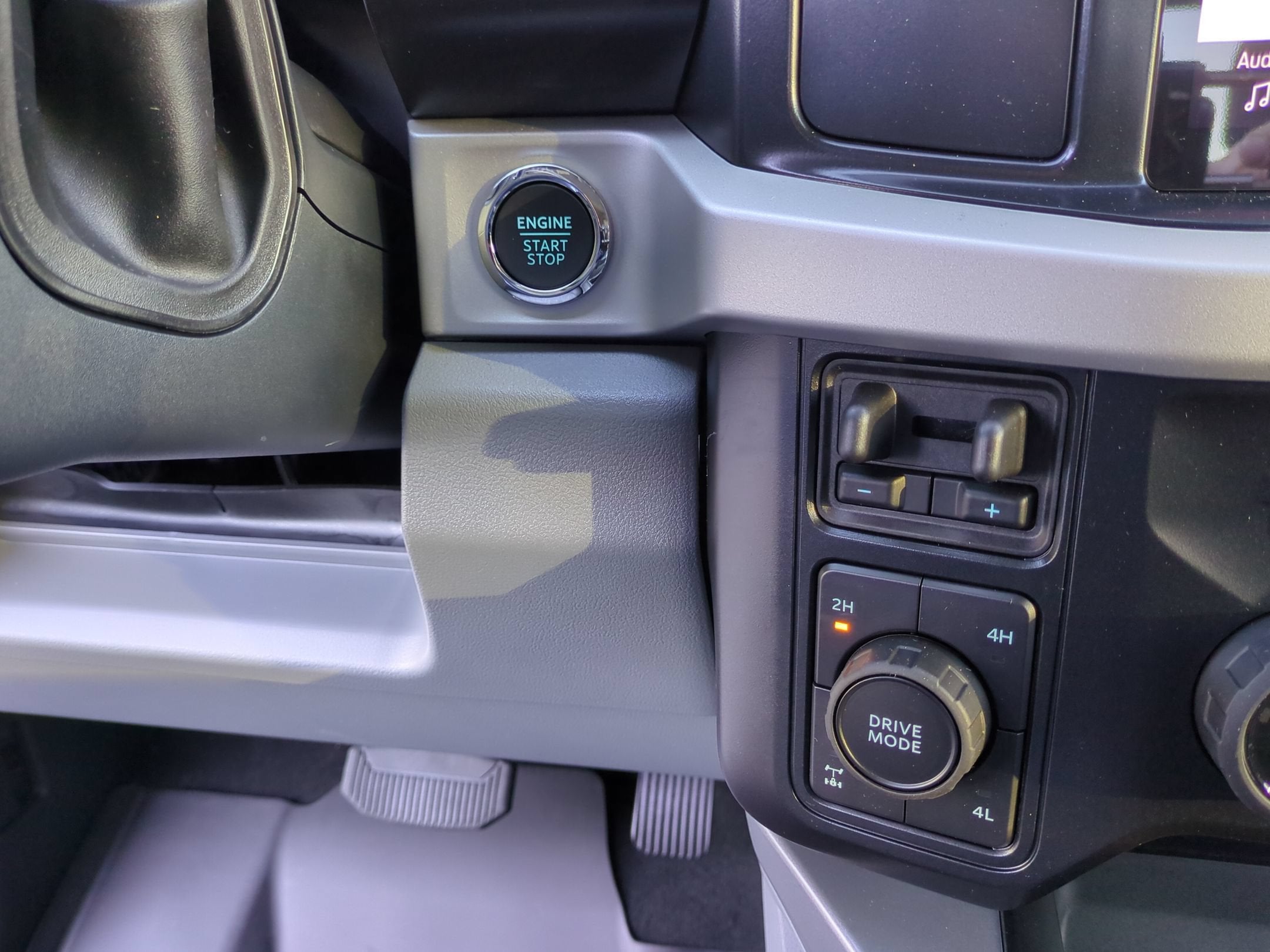 2027 Ford Super Duty F-250 SRW XLT