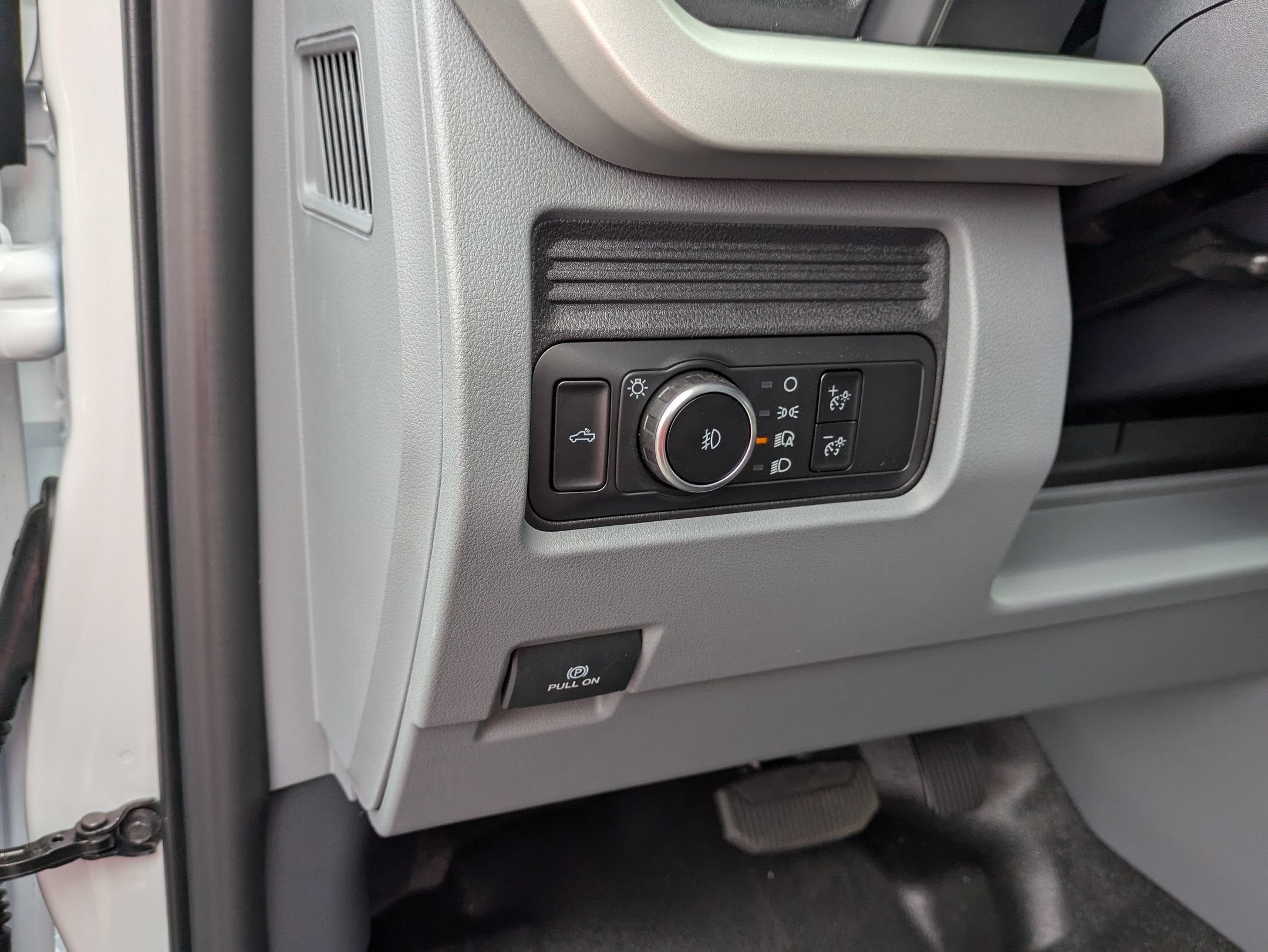 2027 Ford Super Duty F-350 SRW XLT