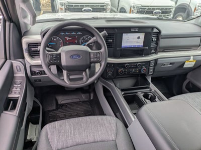 2027 Ford Super Duty F-350 SRW XLT
