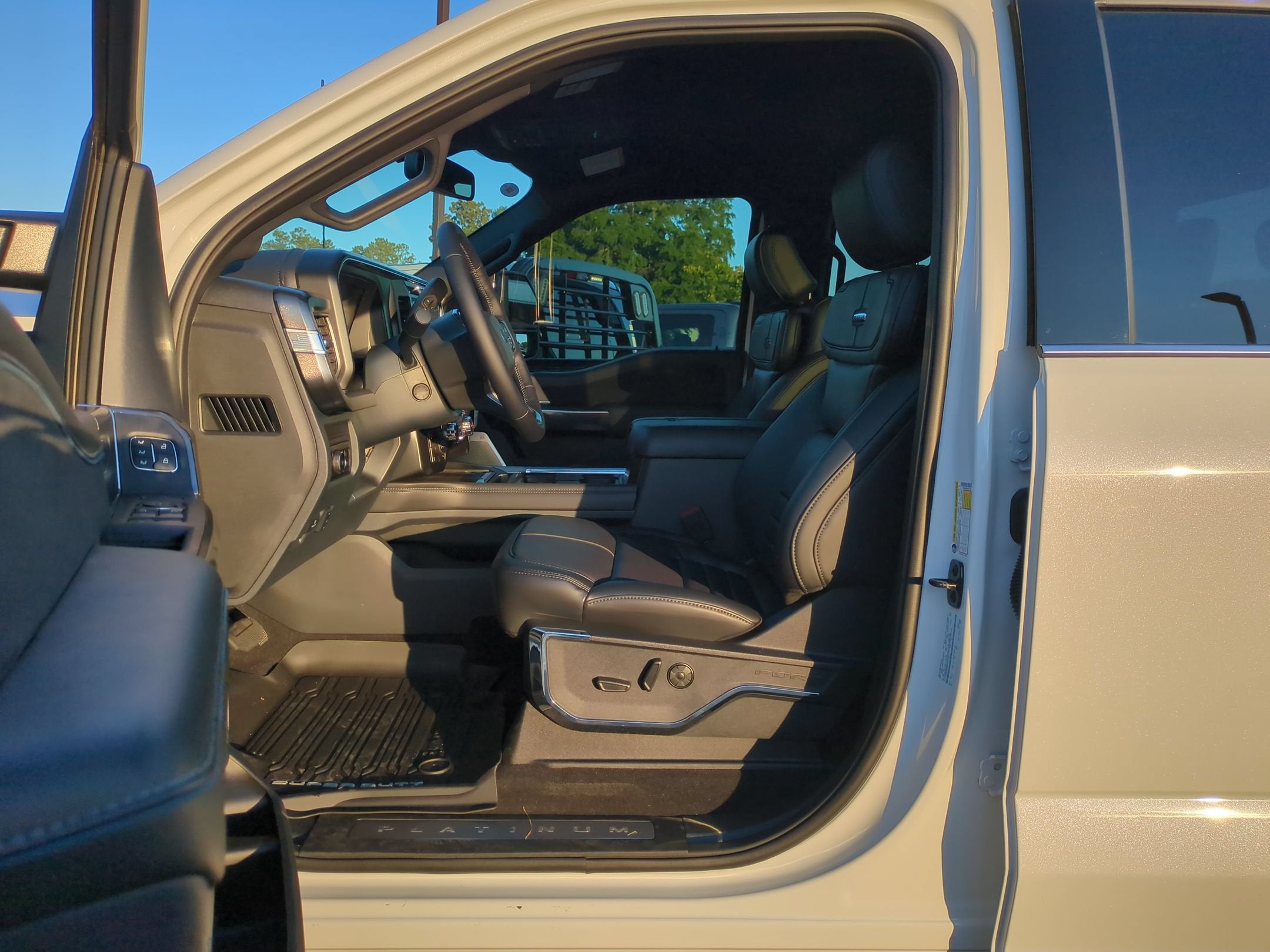 2027 Ford Super Duty F-350 SRW Platinum