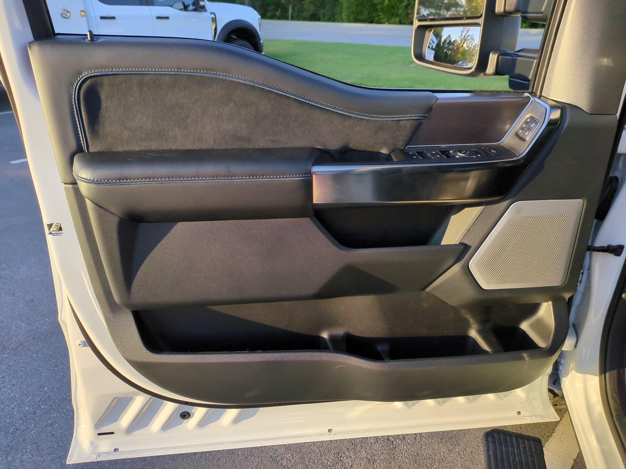 2027 Ford Super Duty F-350 SRW Platinum