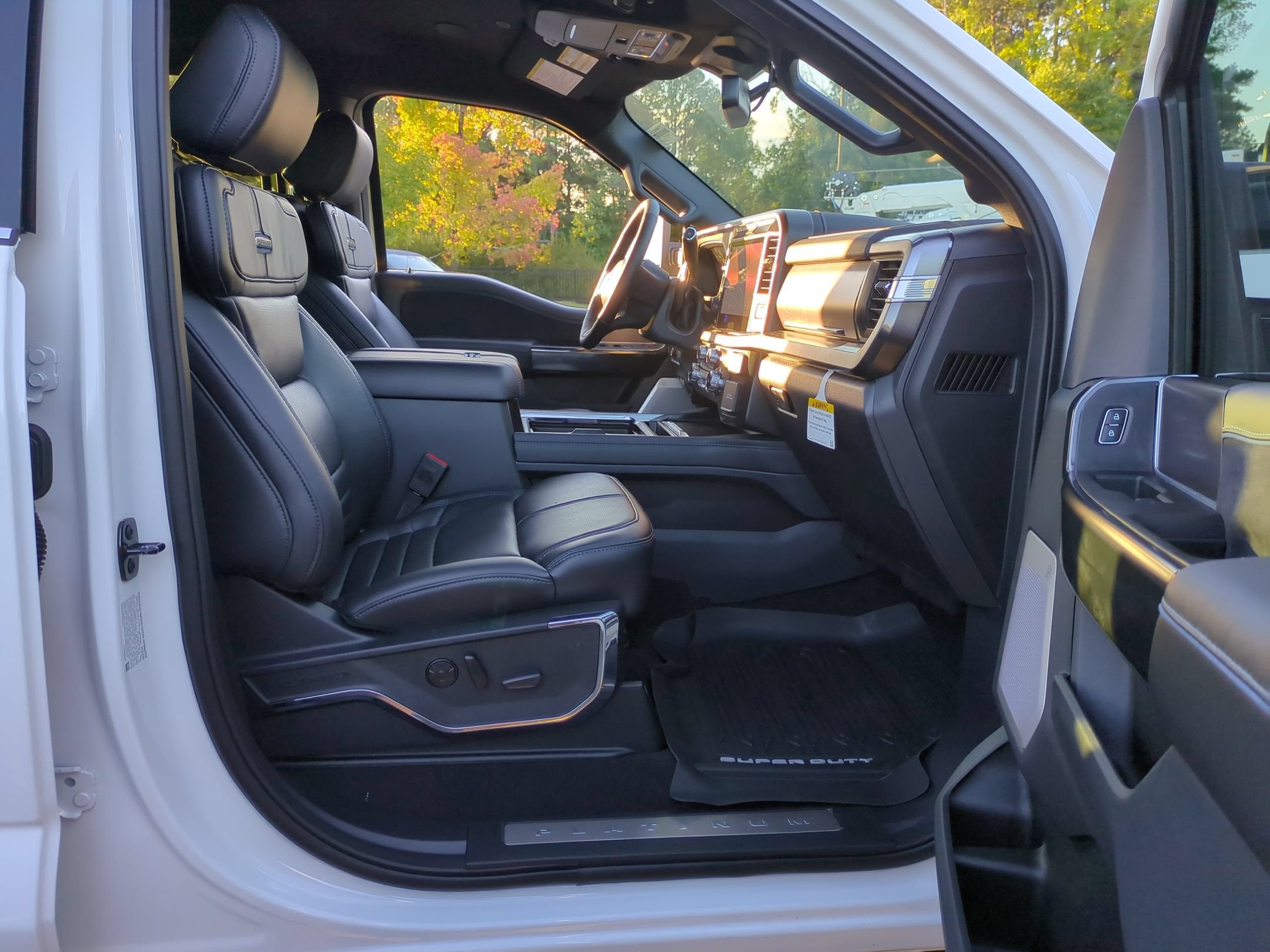 2027 Ford Super Duty F-350 SRW Platinum