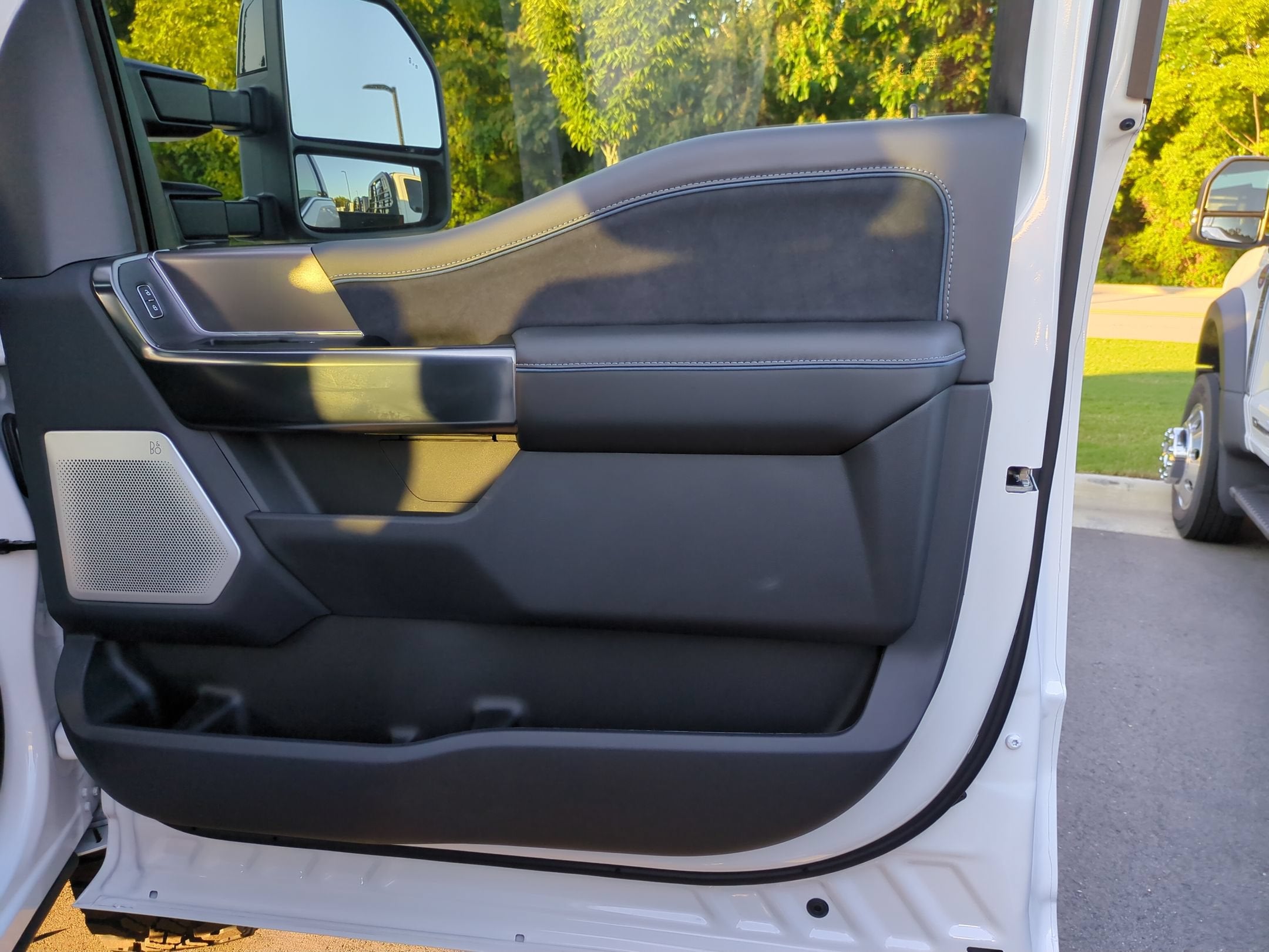 2027 Ford Super Duty F-350 SRW Platinum