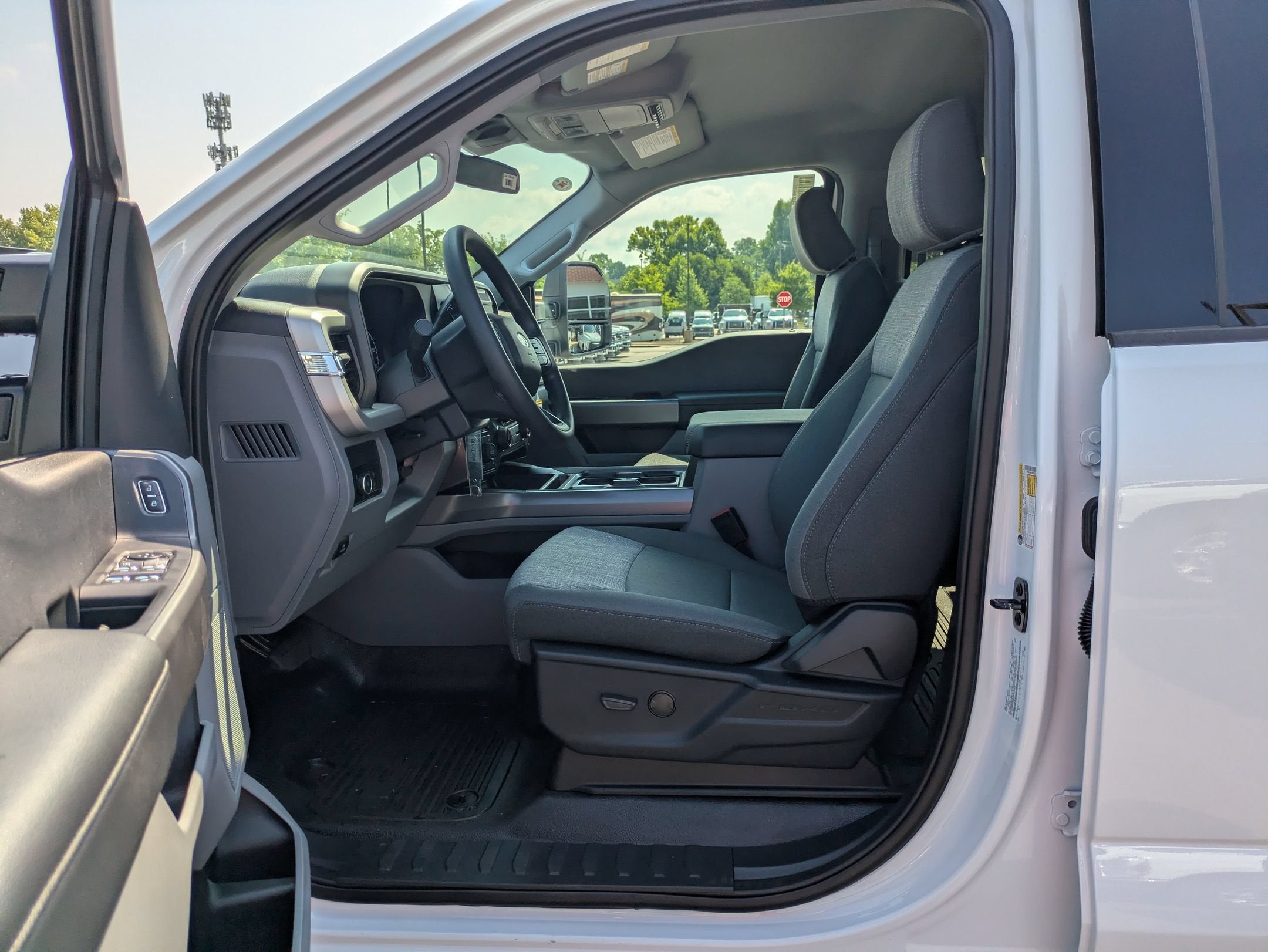 2026 Ford Super Duty F-350 SRW XLT