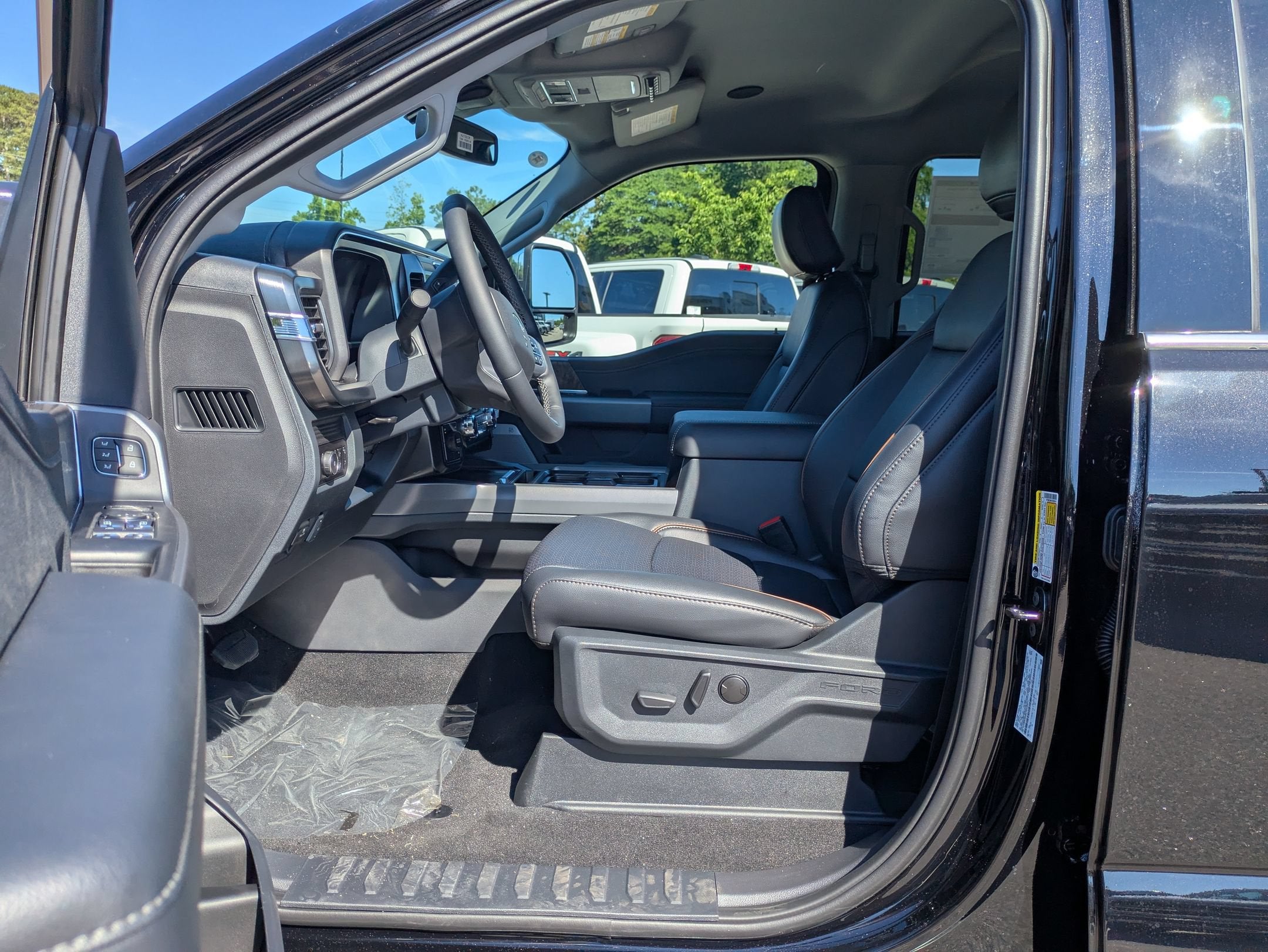 2026 Ford Super Duty F-350 DRW LARIAT