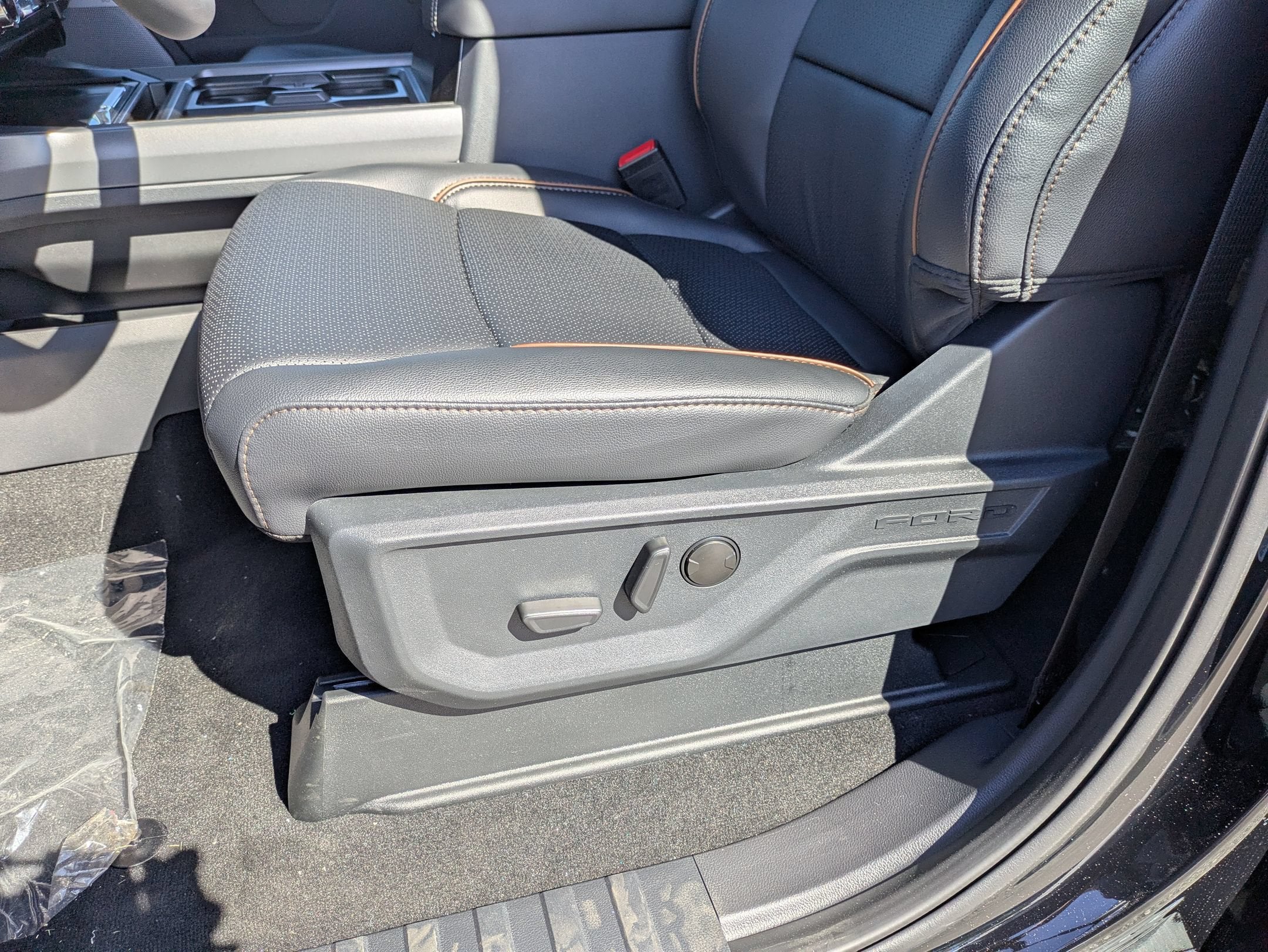 2026 Ford Super Duty F-350 DRW LARIAT