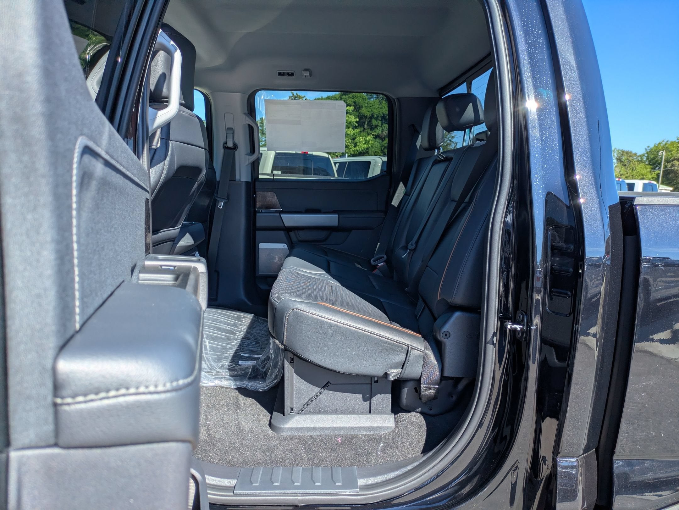 2026 Ford Super Duty F-350 DRW LARIAT