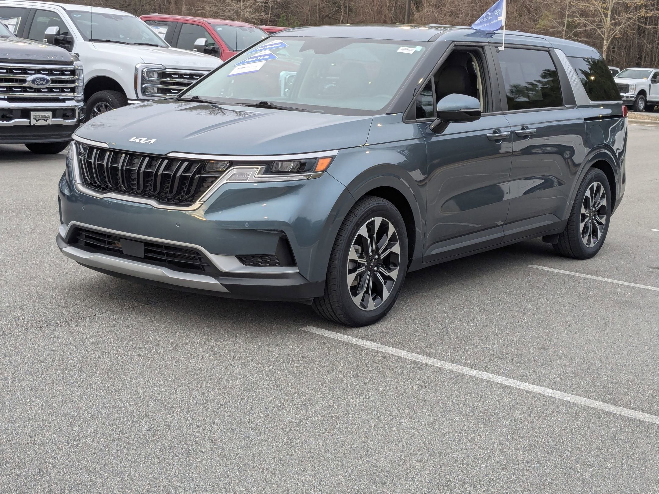 2024 Kia Carnival EX