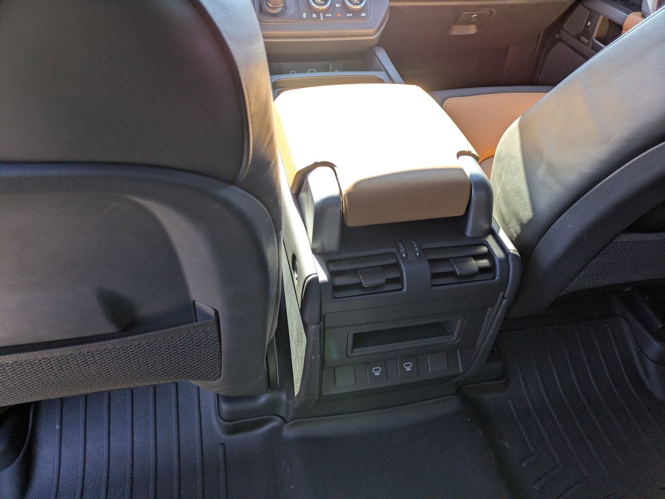 2024 Land Rover Defender X-Dynamic SE