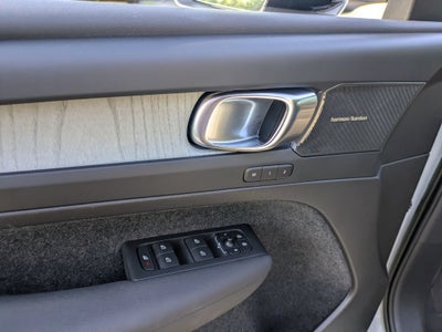 2023 Volvo XC40 Ultimate Dark Theme