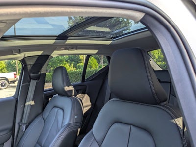 2023 Volvo XC40 Ultimate Dark Theme