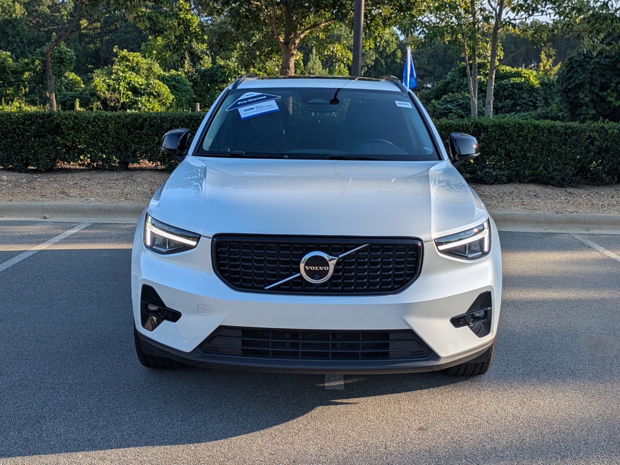 2023 Volvo XC40 Ultimate Dark Theme