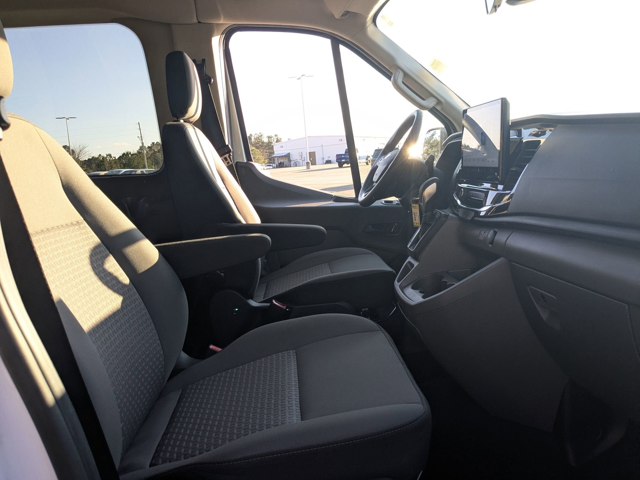 2024 Ford Transit Passenger Wagon XLT