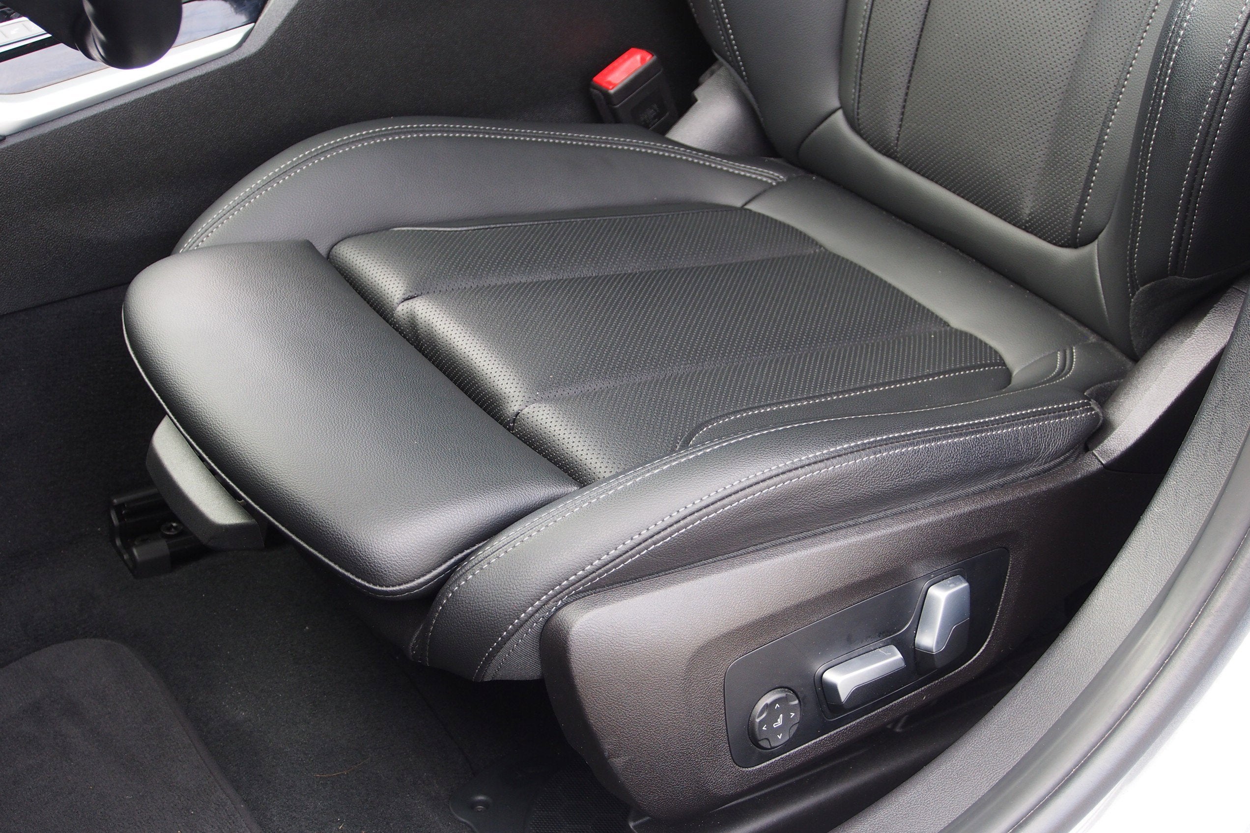 2023 BMW 3 Series 330i