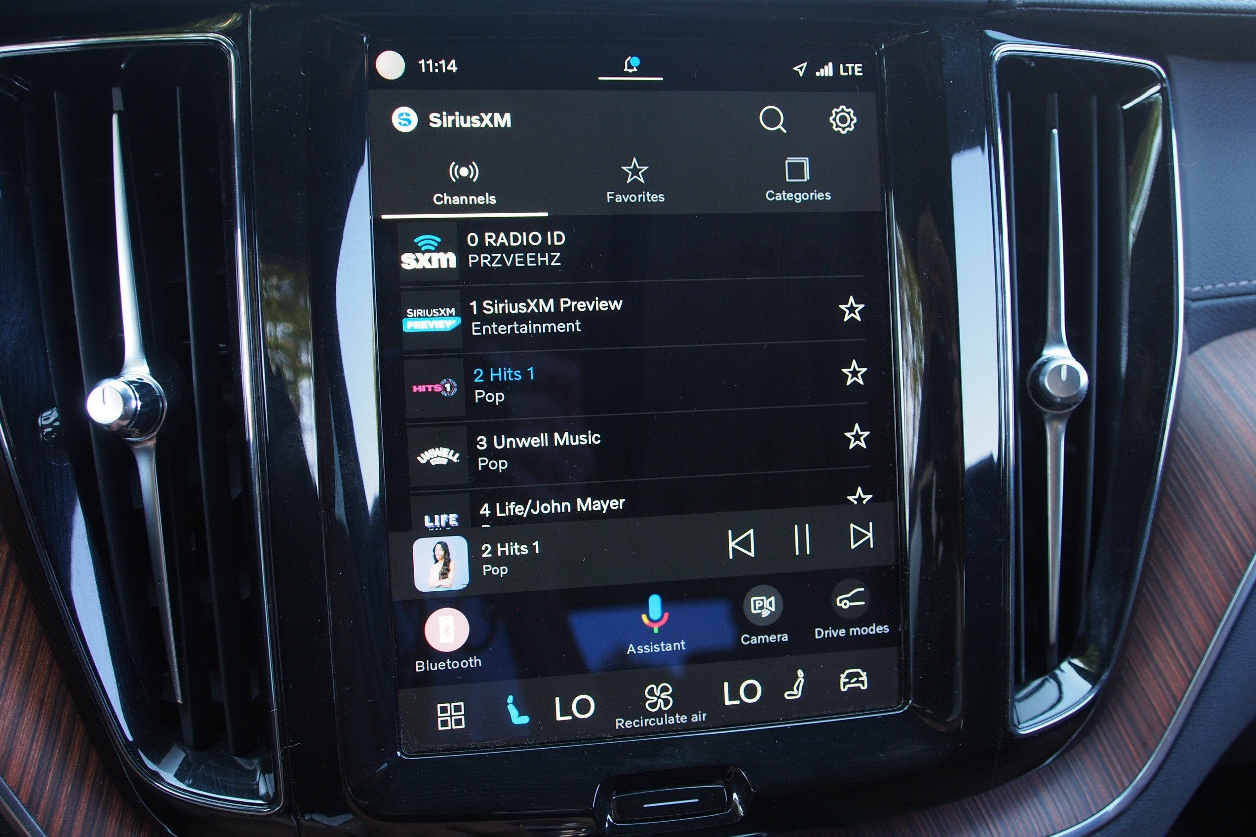 2023 Volvo XC60 Ultimate Bright Theme