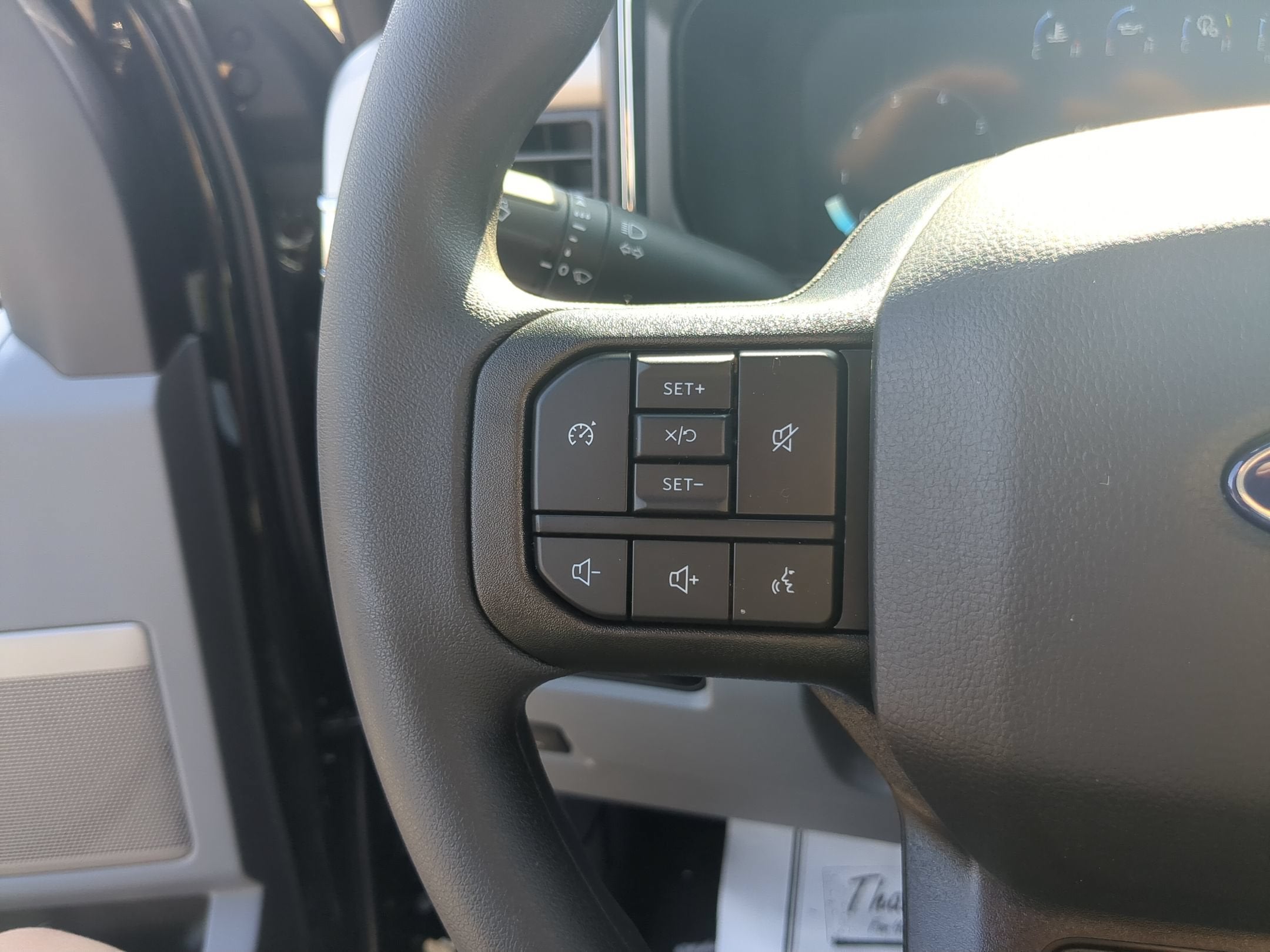 2027 Ford Super Duty F-350 SRW XLT