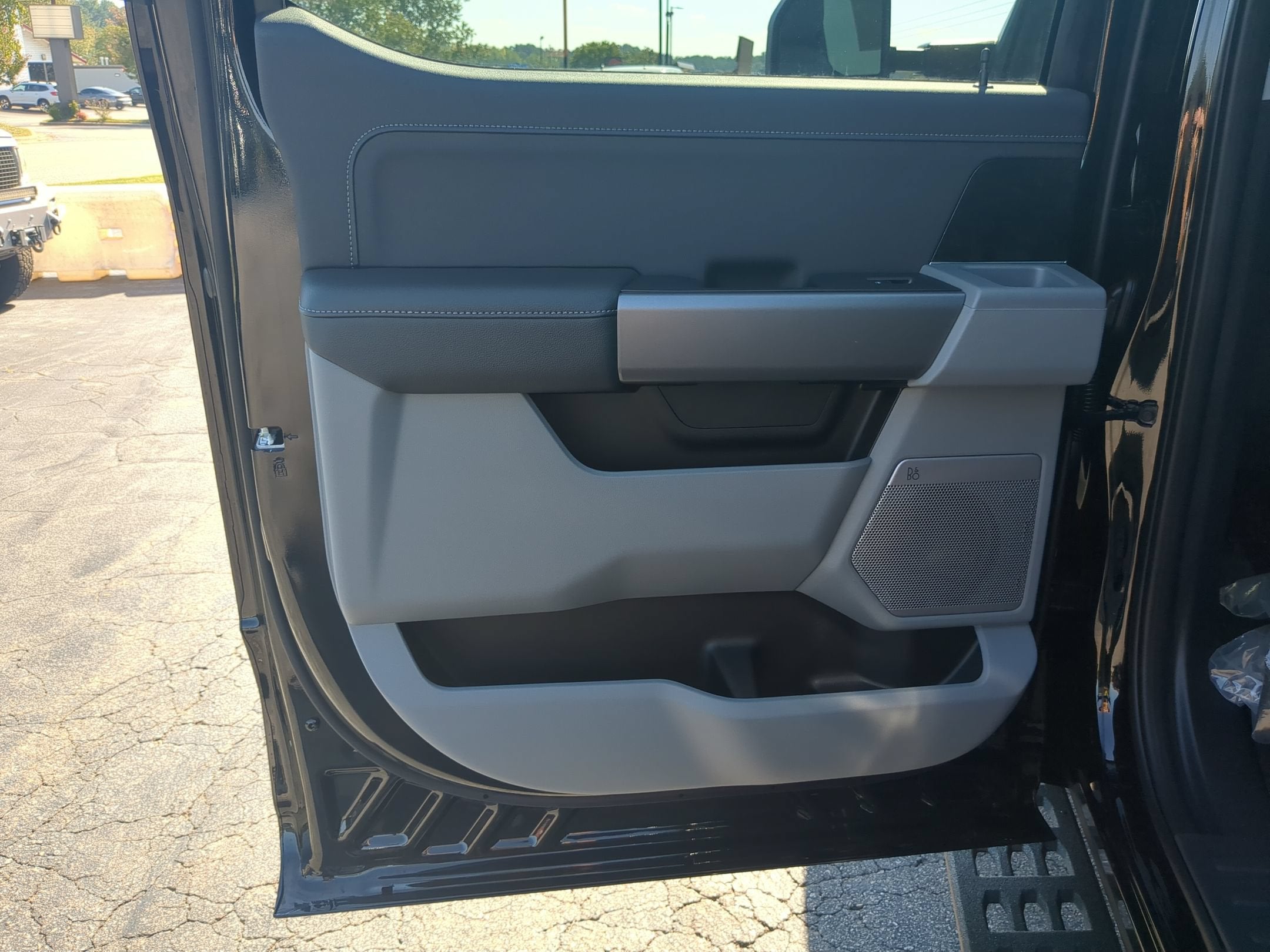 2027 Ford Super Duty F-350 SRW XLT